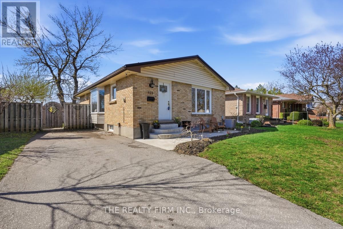 923 WILLOW LANE, London South, Ontario