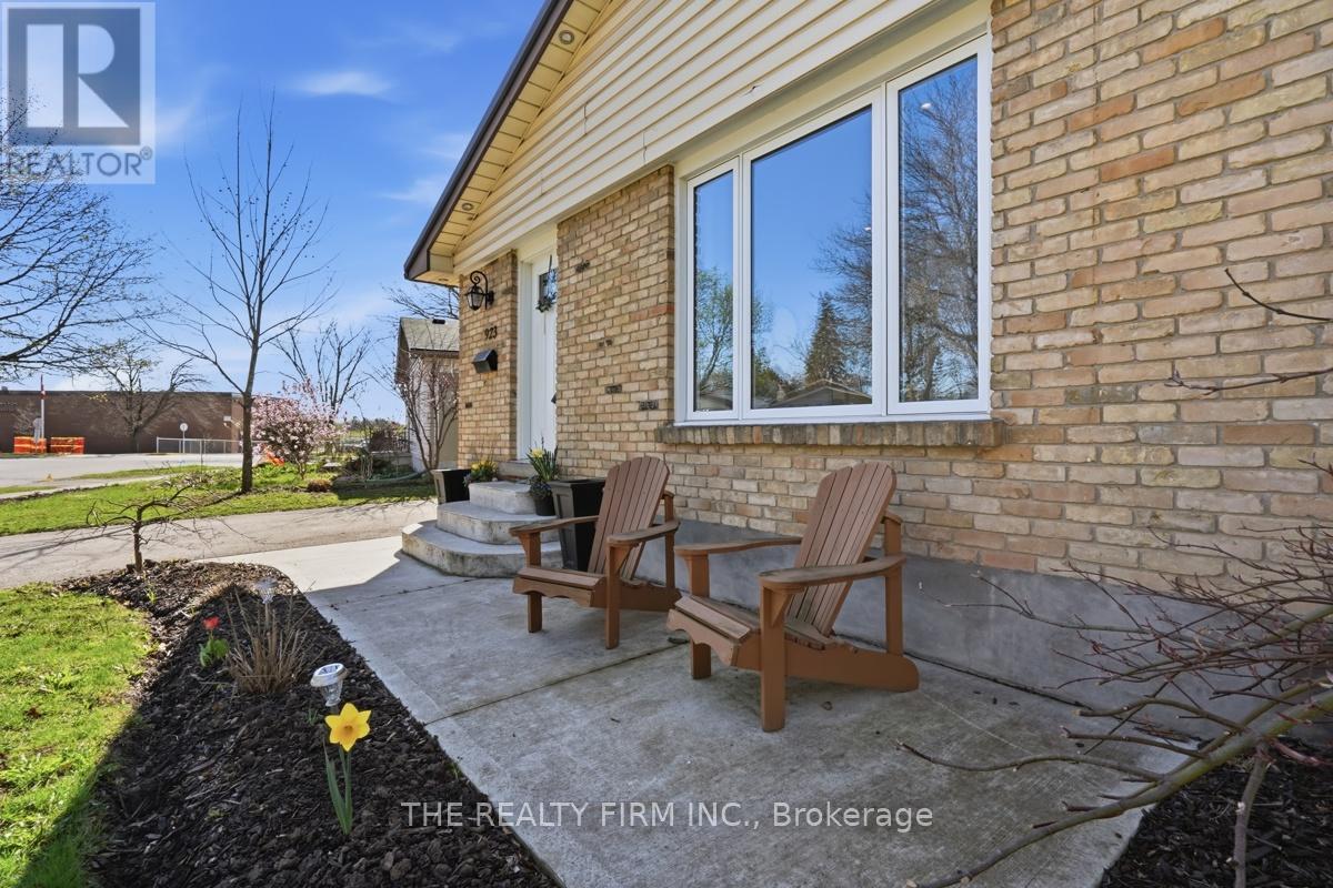 923 Willow Lane, London South, Ontario  N6E 1H4 - Photo 4 - X13036274