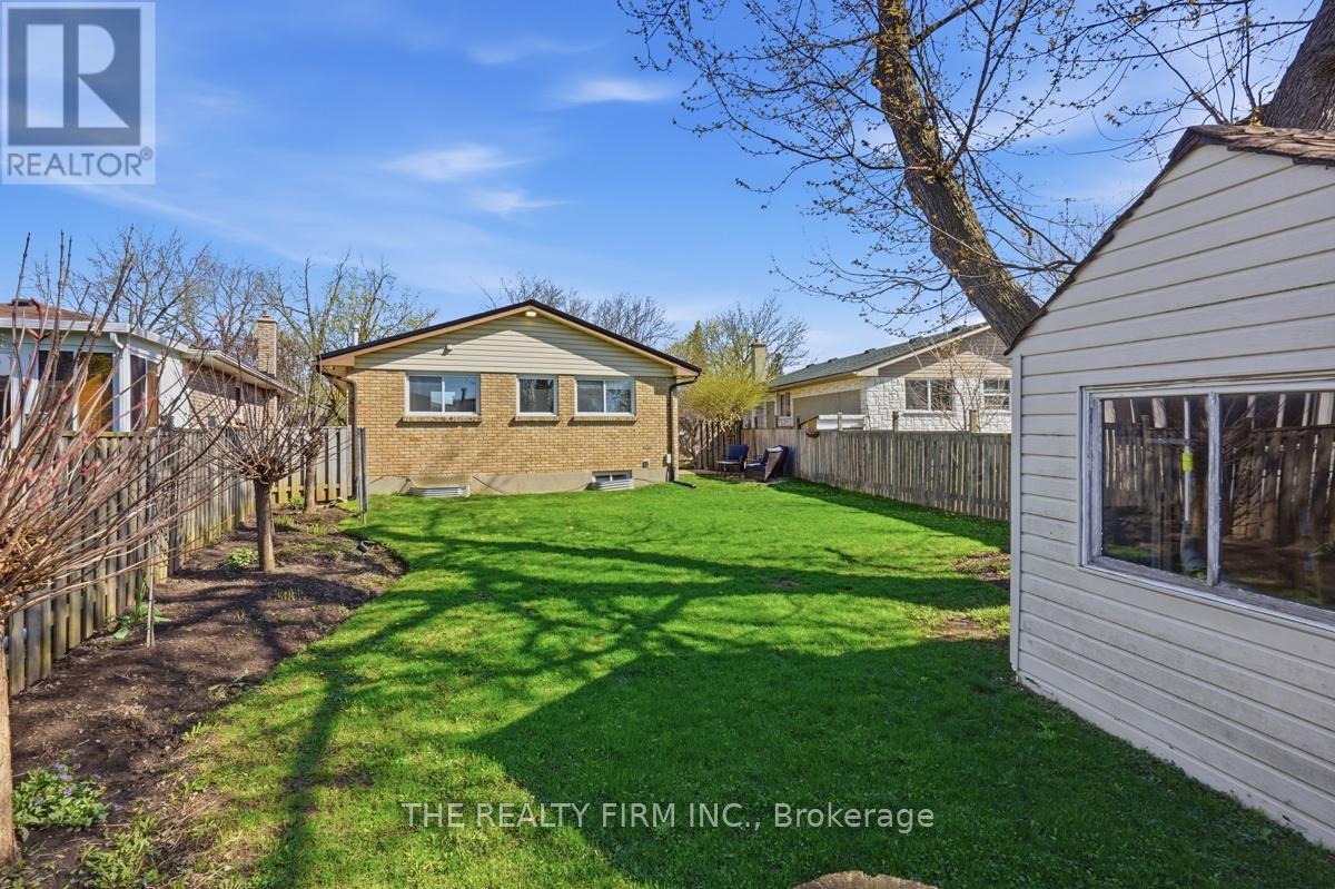 923 Willow Lane, London South, Ontario  N6E 1H4 - Photo 44 - X13036274