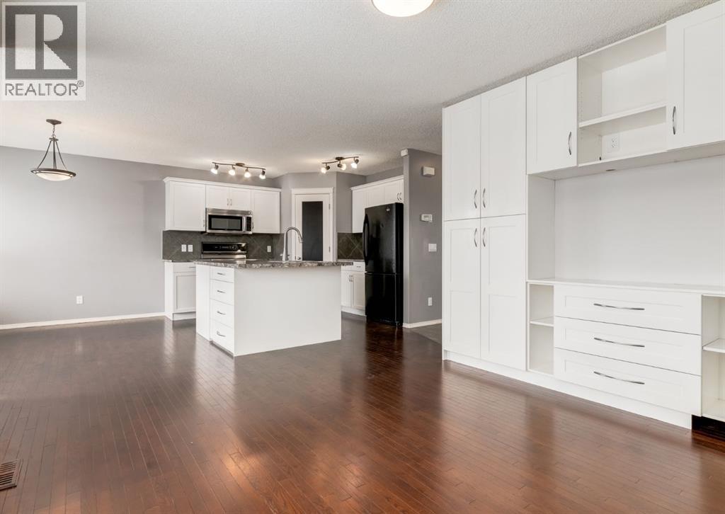 113 Luxstone Green SW, Airdrie, Alberta  T4B 3B9 - Photo 5 - A2294849