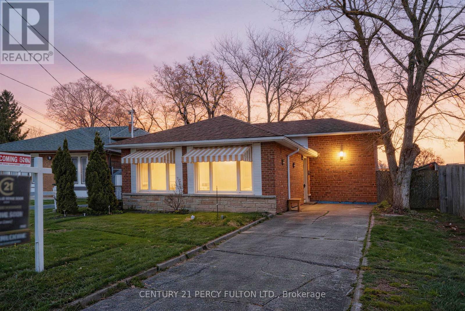 71 WEIR CRESCENT, Toronto, Ontario