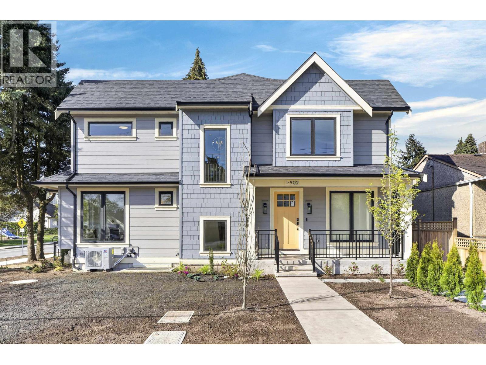 2 902 First Street, New Westminster, British Columbia  V3L 2J2 - Photo 2 - R3114945