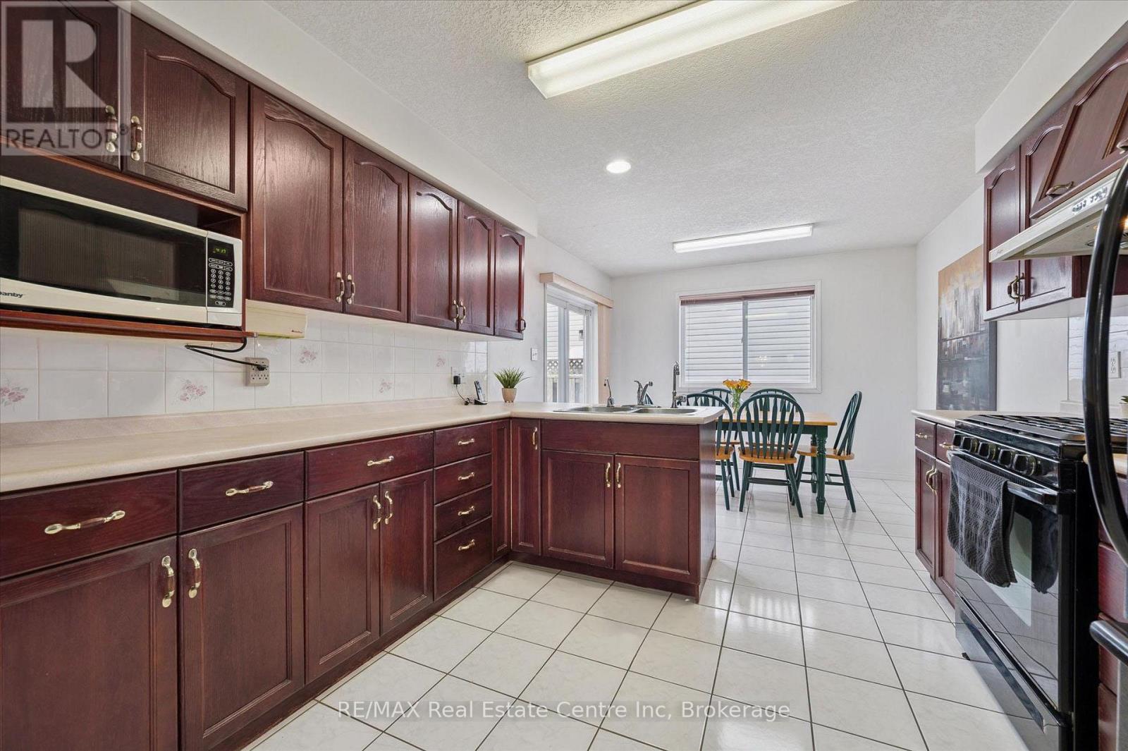 19 Merganser Drive, Guelph, Ontario  N1C 1C8 - Photo 5 - X12928710