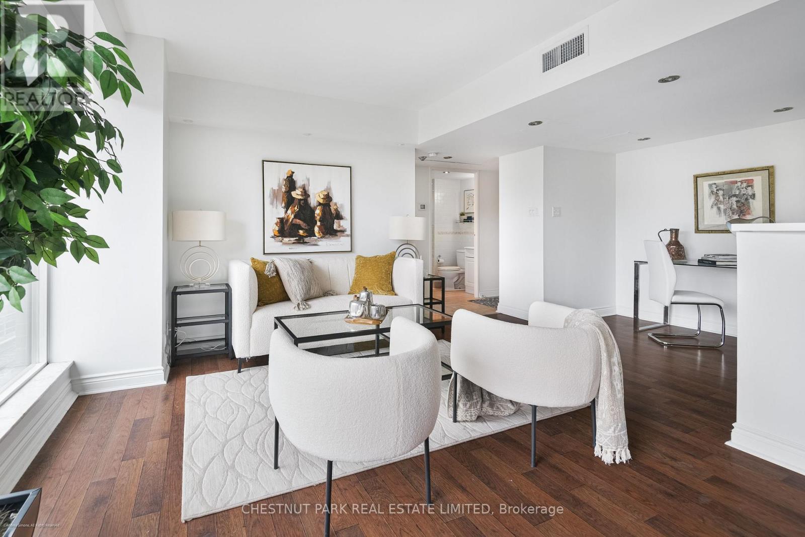 201 - 97 Lawton Boulevard, Toronto, Ontario  M4V 1Z6 - Photo 14 - C12836422