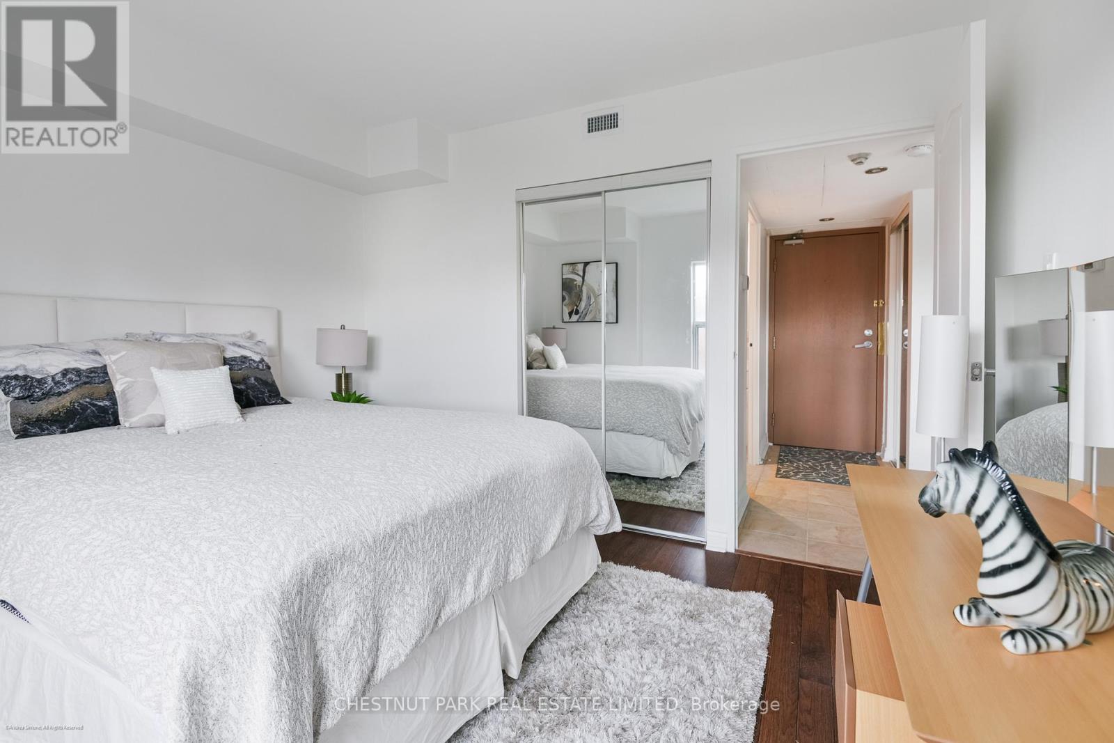 201 - 97 Lawton Boulevard, Toronto, Ontario  M4V 1Z6 - Photo 7 - C12836422