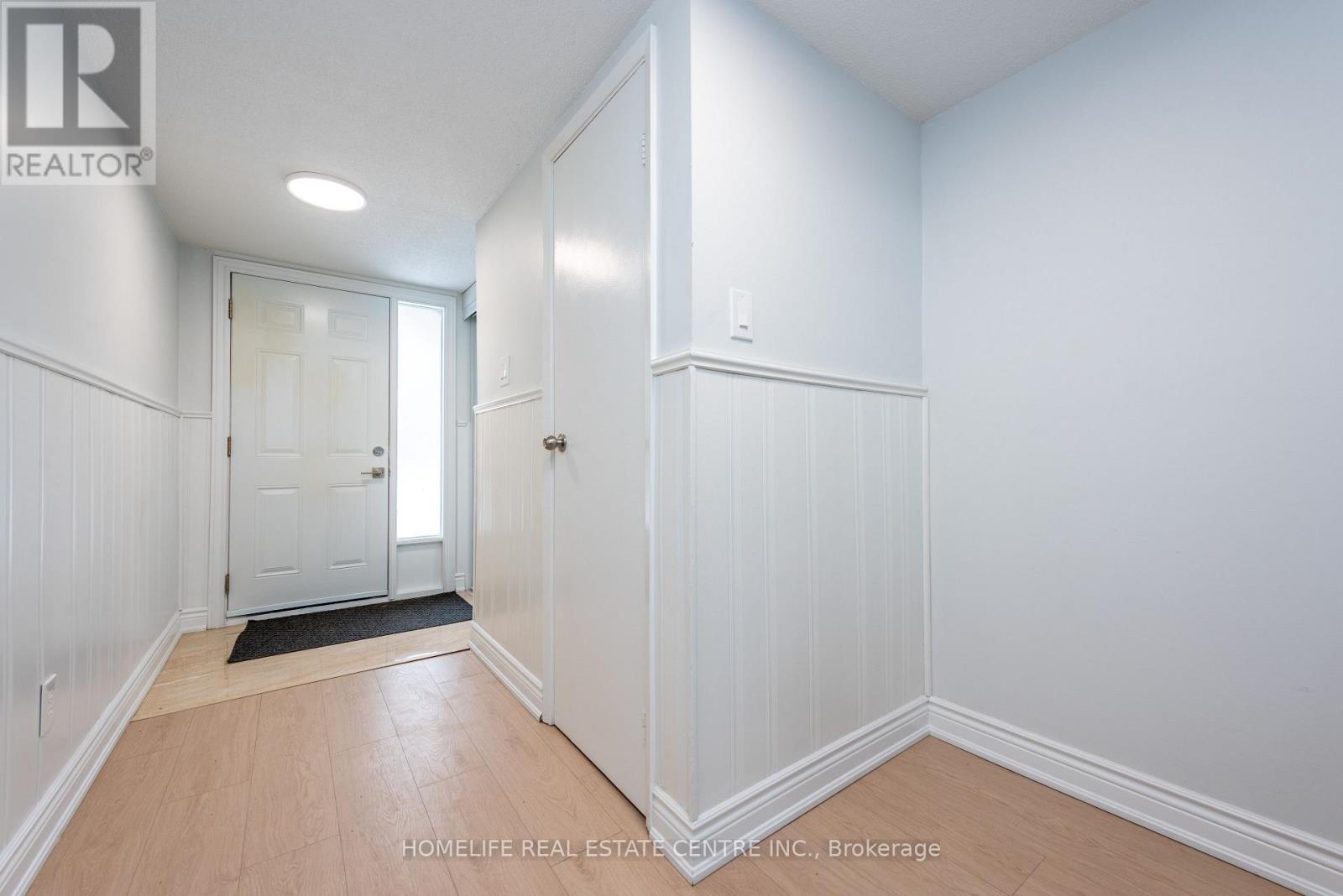 62 Mccallum Court, Brampton, Ontario  L6W 3M4 - Photo 2 - W12816422