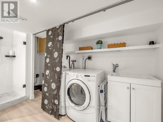 3976 Taffey Crescent, Mississauga, Ontario  L5L 2A7 - Photo 32 - W12963404