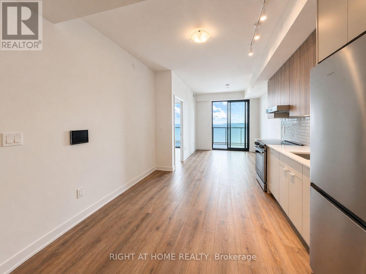 1107 - 2075 Lakeshore Road, Burlington, Ontario  L7R 0H3 - Photo 3 - W13036244