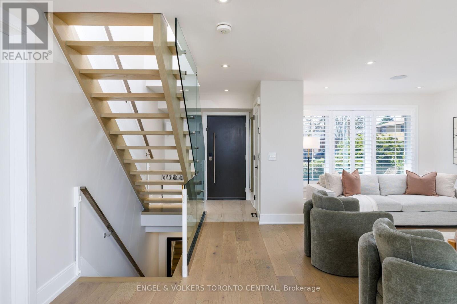 34 Rufford Road, Toronto, Ontario  M8W 4V6 - Photo 4 - W13036330