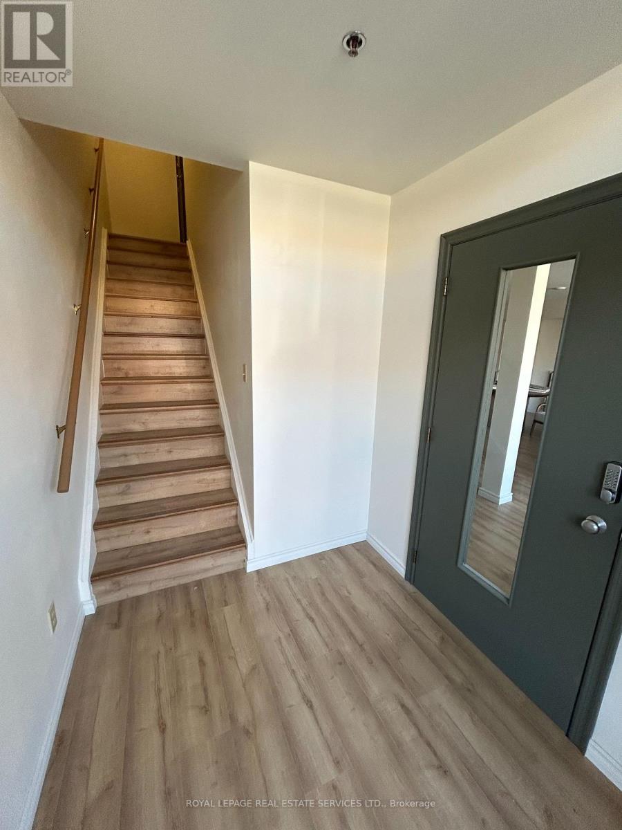 22 - 775 Pacific Road, Oakville, Ontario  L6L 6M4 - Photo 3 - W13036370