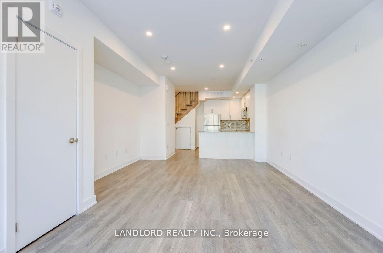 17 - 3483 Widdicombe Way, Mississauga (Erin Mills), Ontario  L5L 0B8 - Photo 3 - W13036388