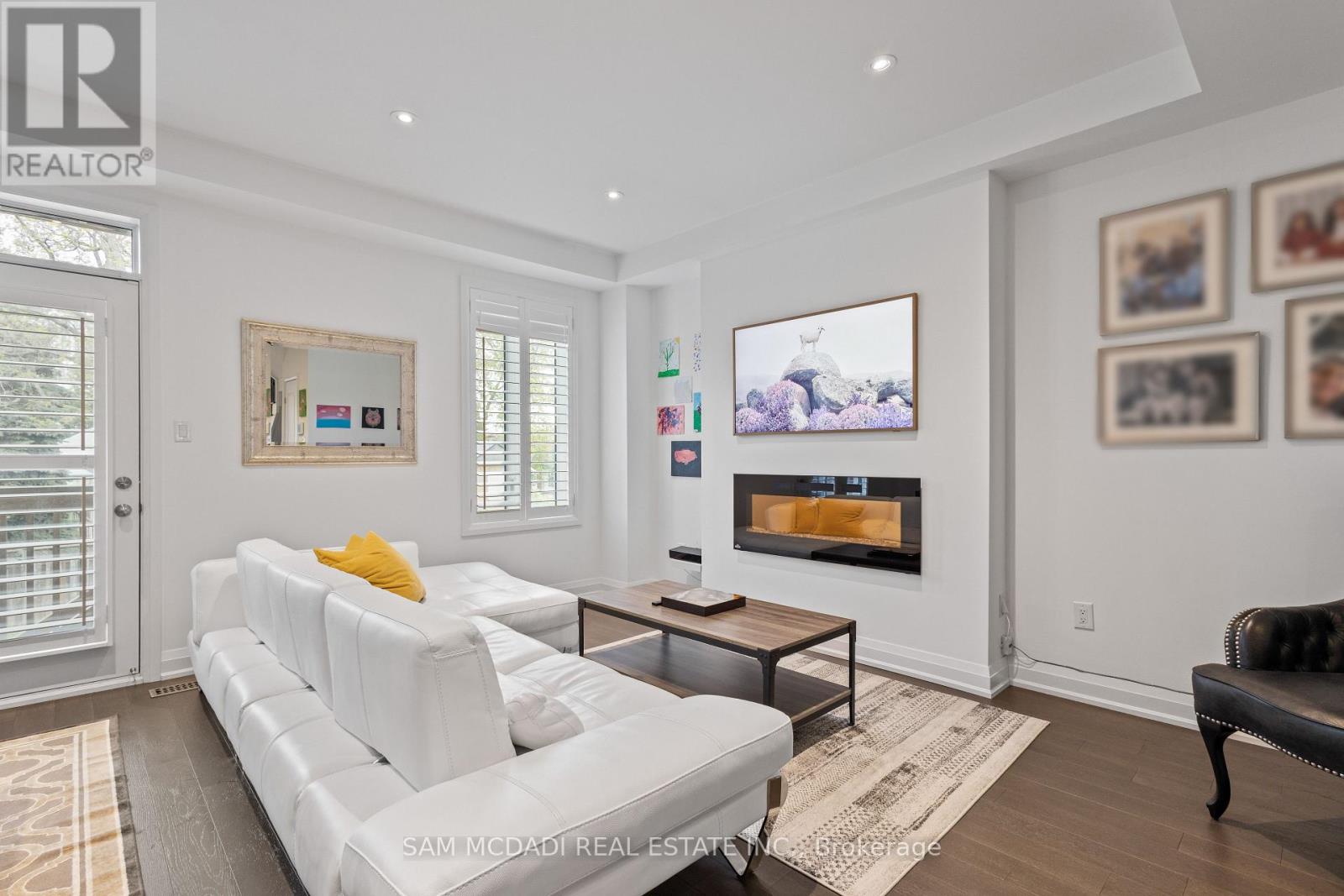 1067 Shaw Drive, Mississauga, Ontario  L5G 3Z3 - Photo 12 - W13036416