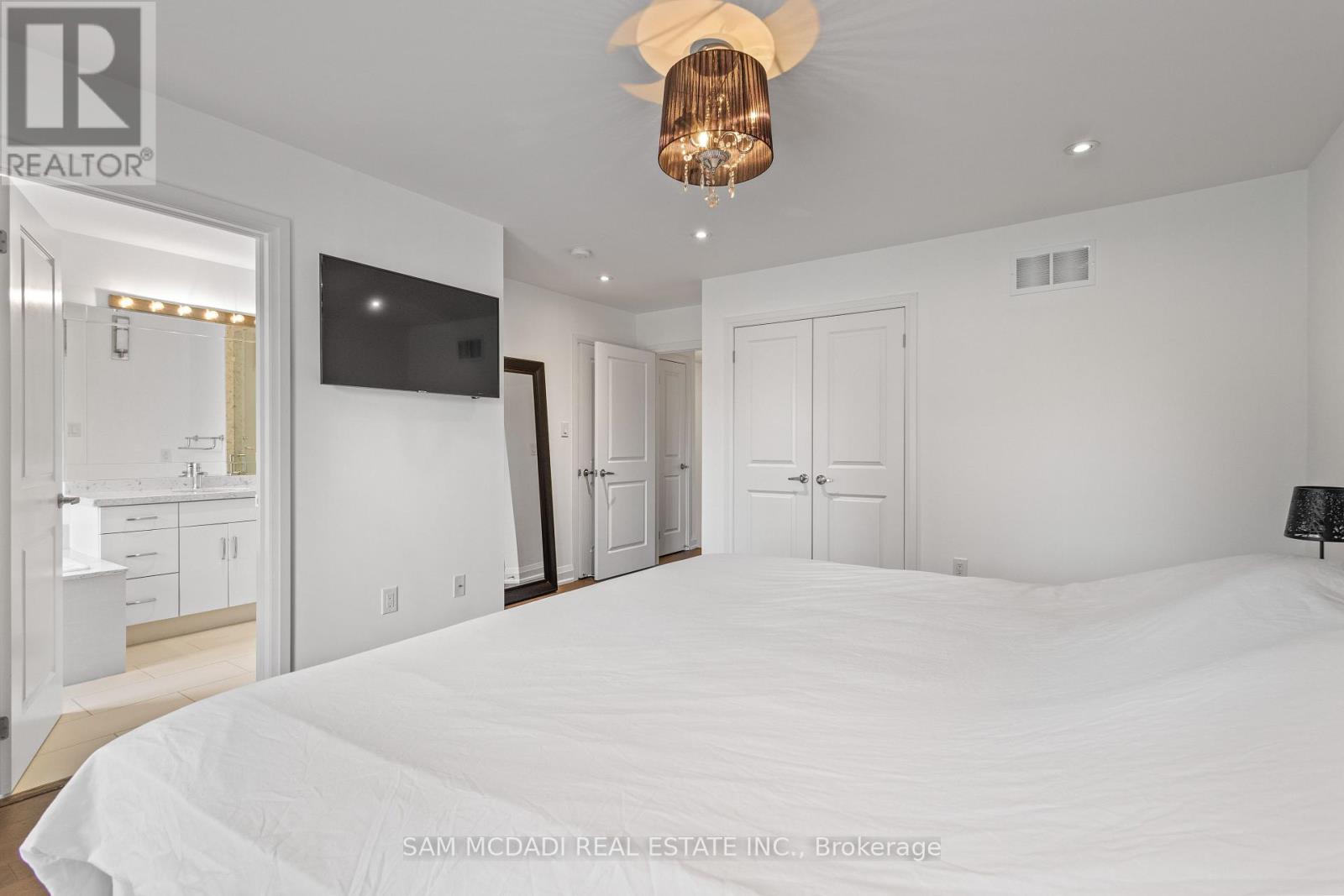 1067 Shaw Drive, Mississauga, Ontario  L5G 3Z3 - Photo 19 - W13036416