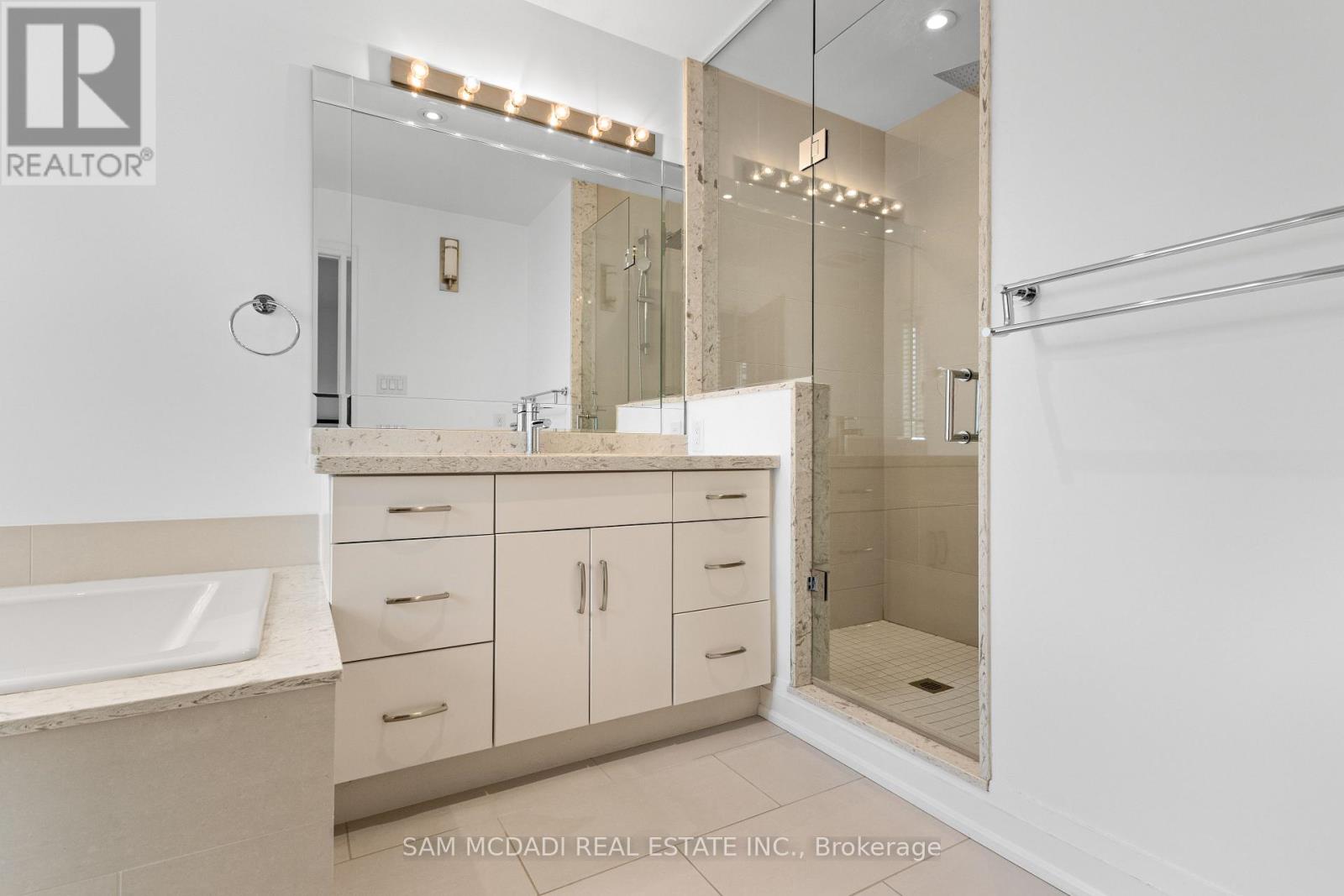 1067 Shaw Drive, Mississauga, Ontario  L5G 3Z3 - Photo 20 - W13036416