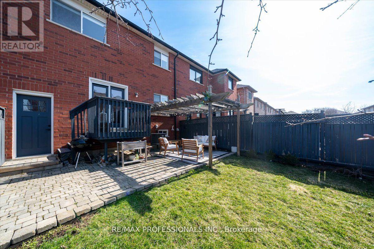 514 Thelma Street, Burlington, Ontario  L7L 6W8 - Photo 24 - W13036436