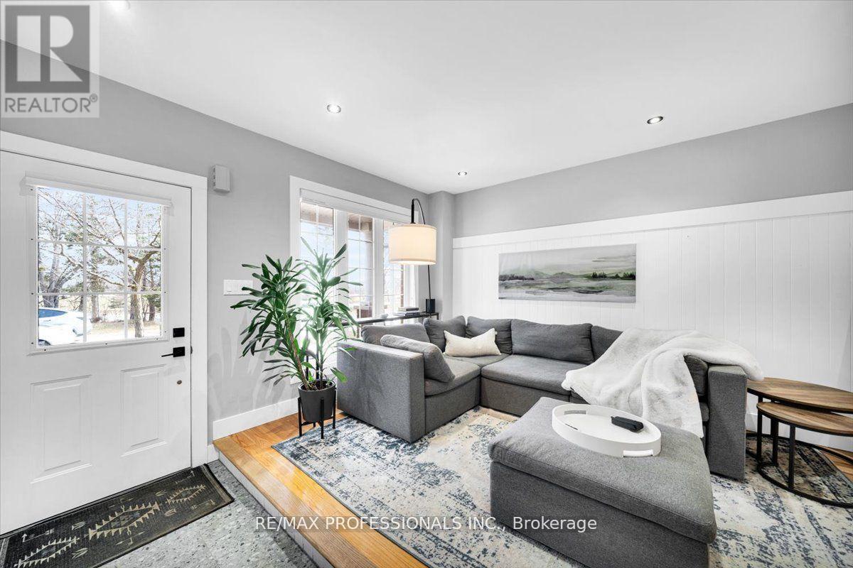 514 Thelma Street, Burlington, Ontario  L7L 6W8 - Photo 4 - W13036436