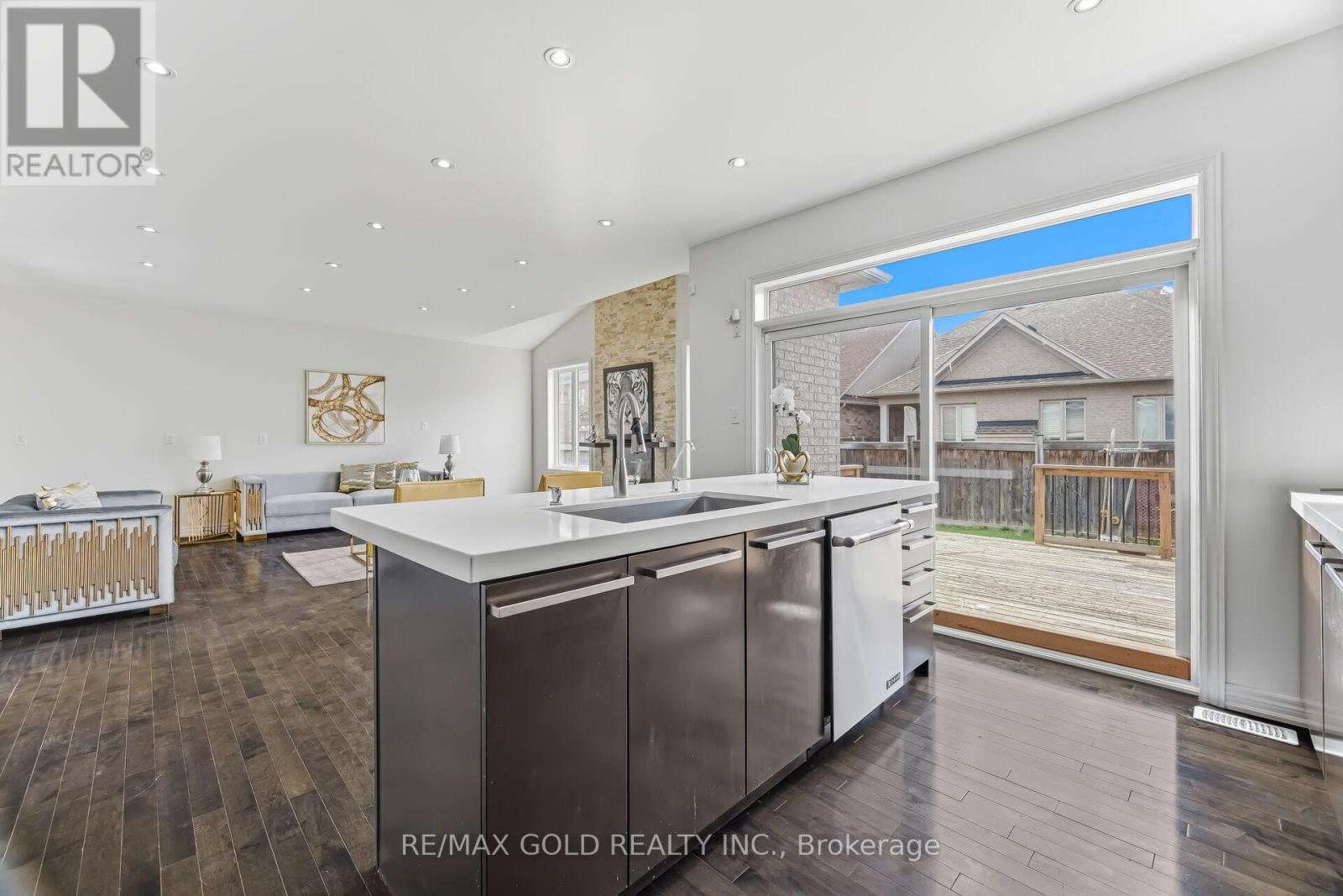 15 Junetown Circle, Brampton, Ontario  L6X 0X7 - Photo 10 - W13036438