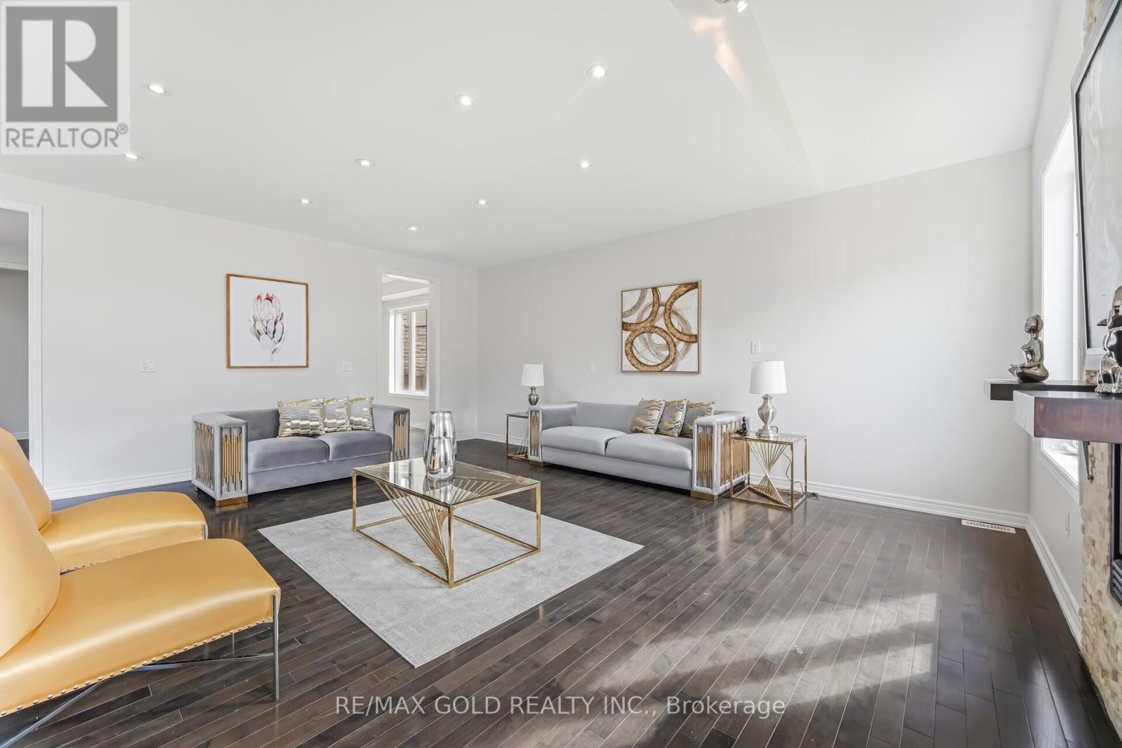 15 Junetown Circle, Brampton, Ontario  L6X 0X7 - Photo 5 - W13036438