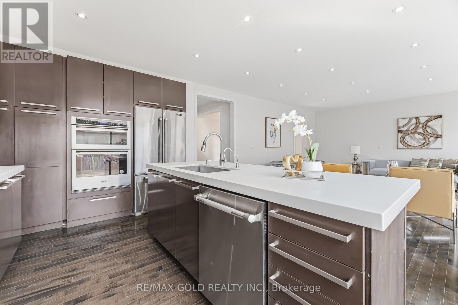 15 Junetown Circle, Brampton, Ontario  L6X 0X7 - Photo 9 - W13036438