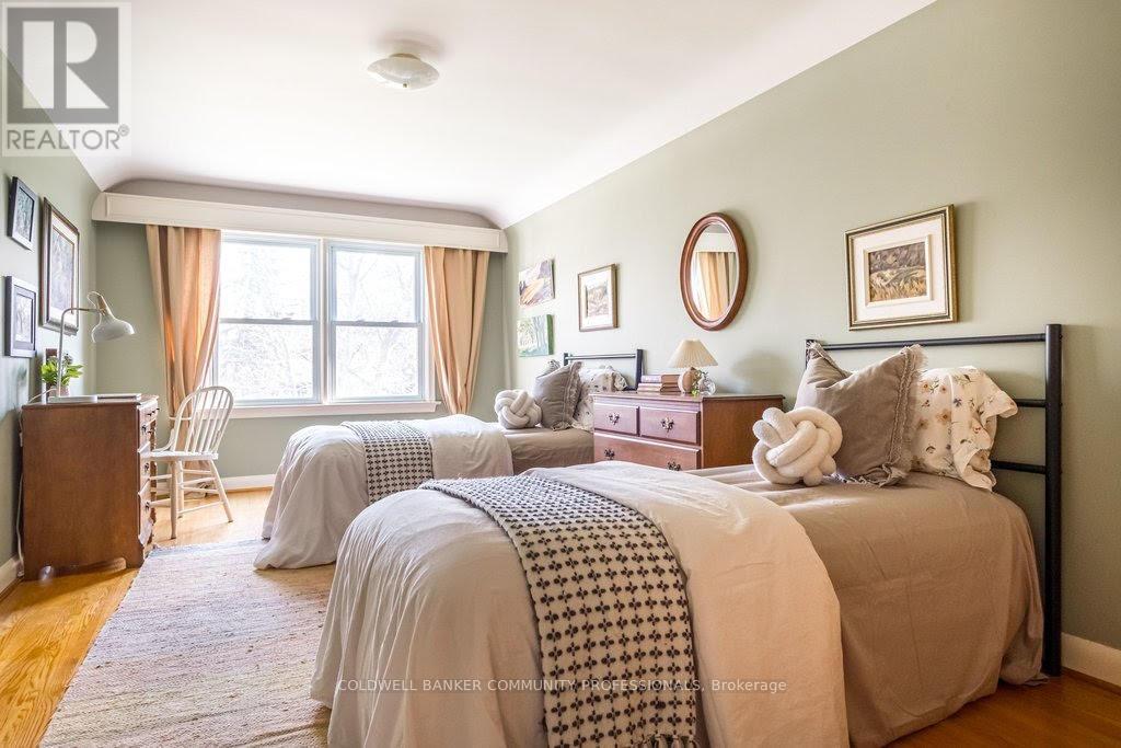 587 Sharalin Court, Burlington, Ontario  L7T 2N7 - Photo 17 - W13036466