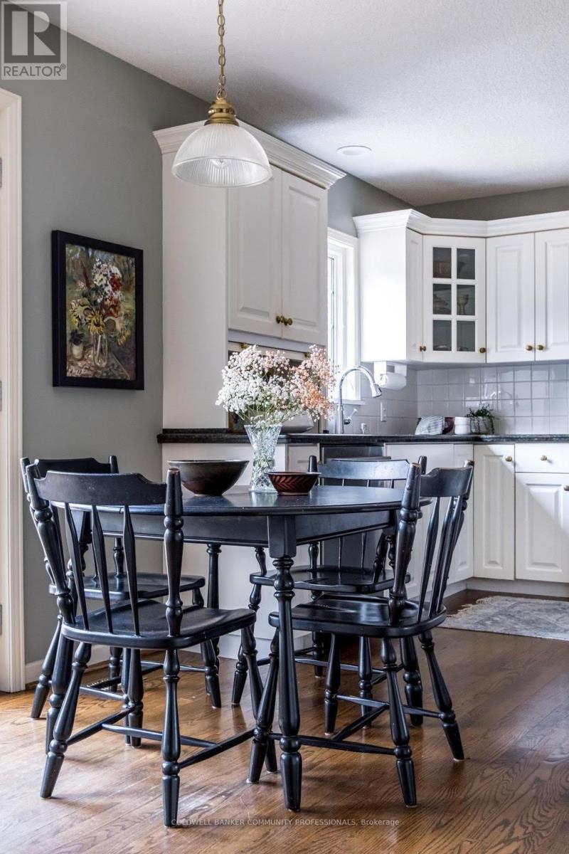 587 Sharalin Court, Burlington, Ontario  L7T 2N7 - Photo 29 - W13036466