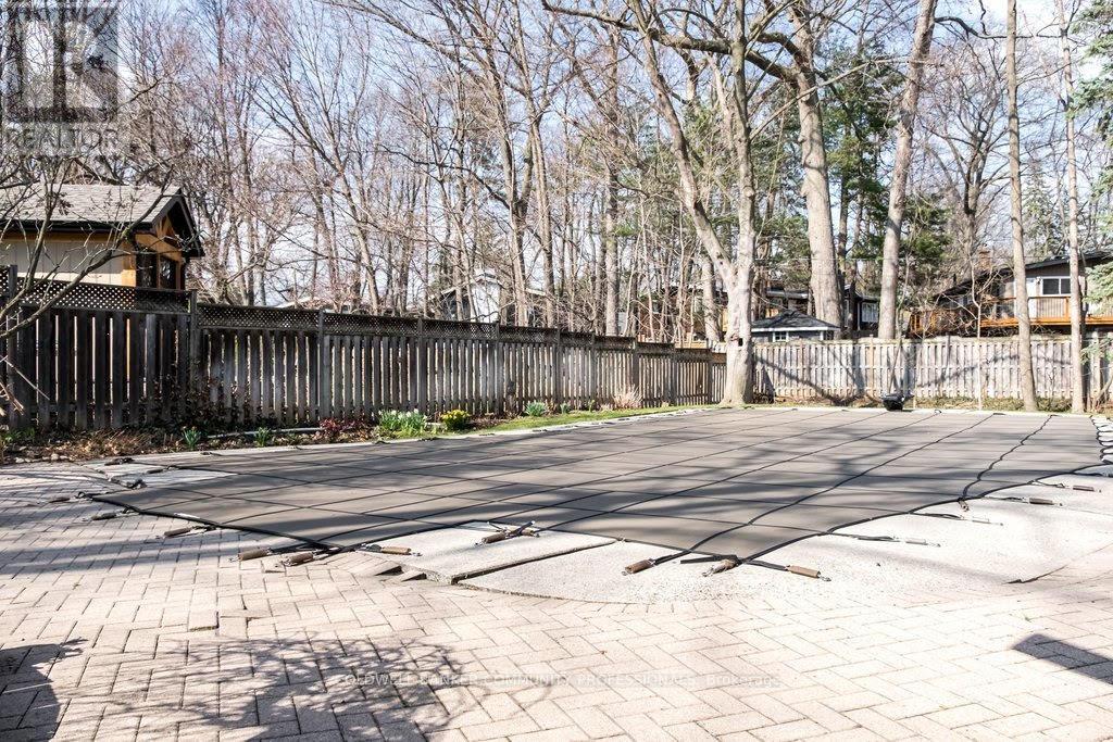 587 Sharalin Court, Burlington, Ontario  L7T 2N7 - Photo 37 - W13036466