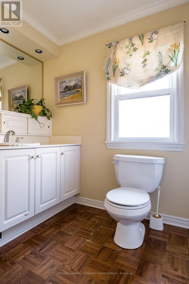 587 Sharalin Court, Burlington, Ontario  L7T 2N7 - Photo 44 - W13036466