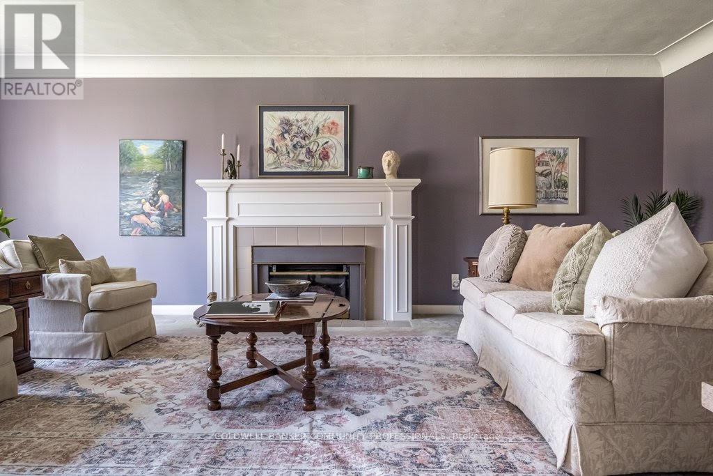 587 Sharalin Court, Burlington, Ontario  L7T 2N7 - Photo 7 - W13036466