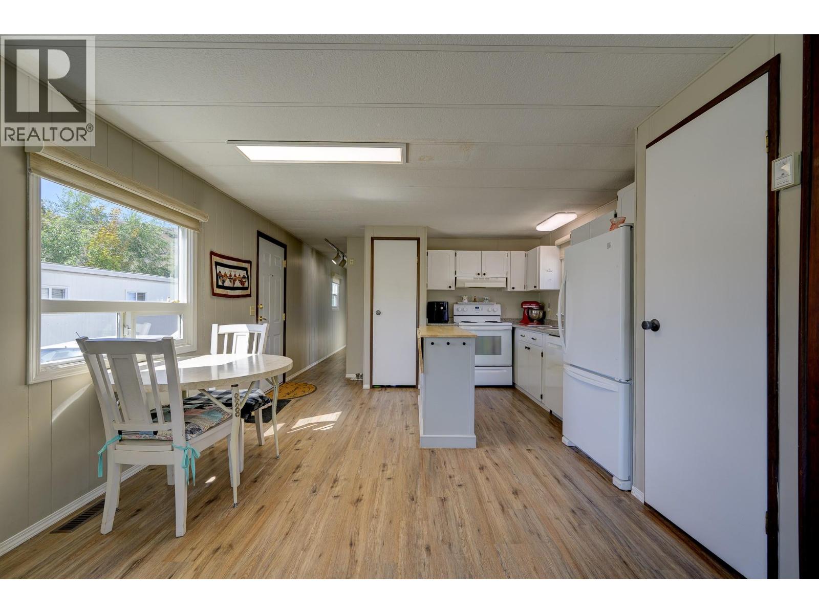 2400 Oakdale Way Unit# 23, Kamloops, British Columbia  V2B 6W7 - Photo 4 - 10384608