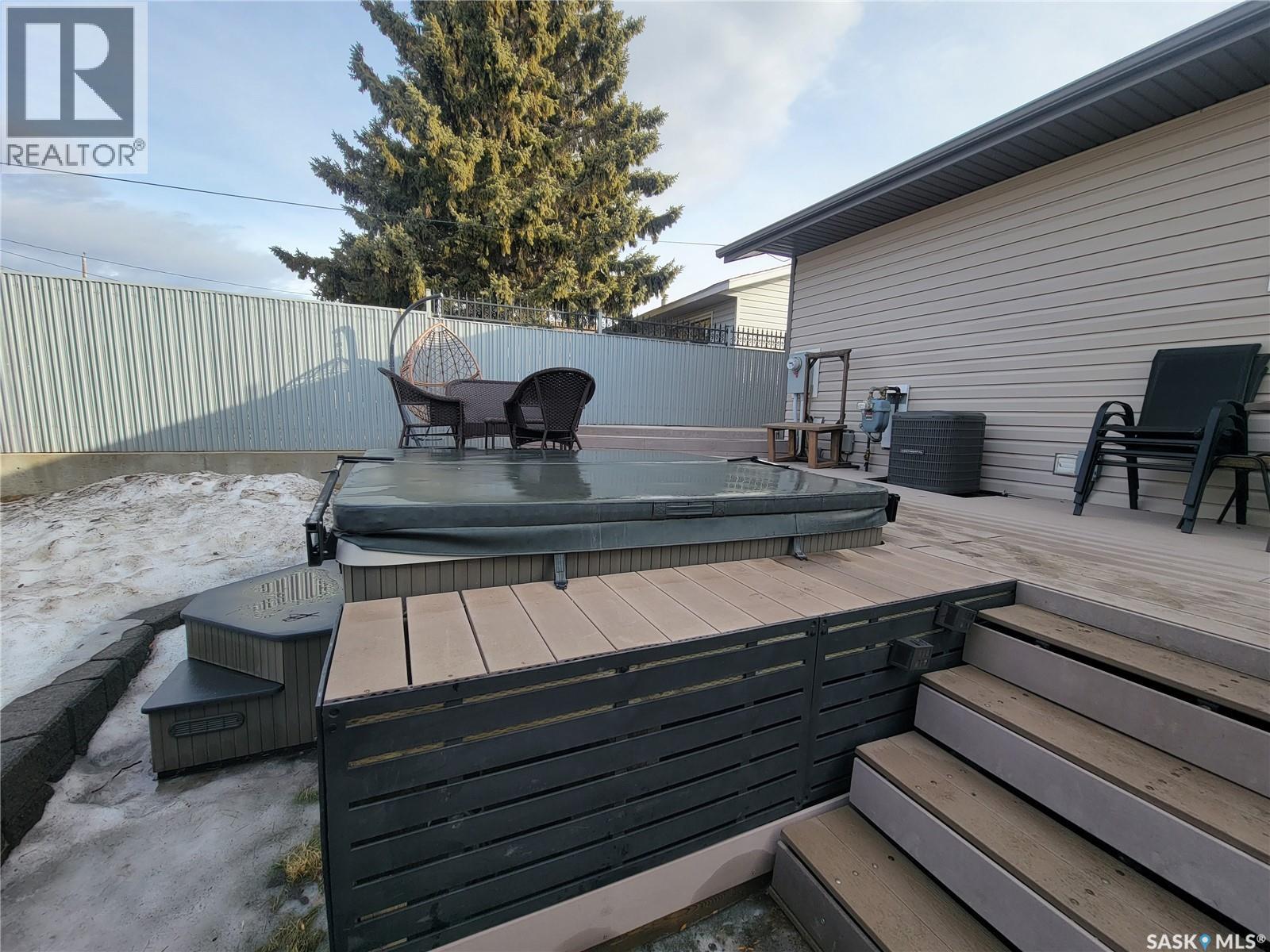 4702 Leader Street, Macklin, Saskatchewan  S0L 2C0 - Photo 36 - SK030799