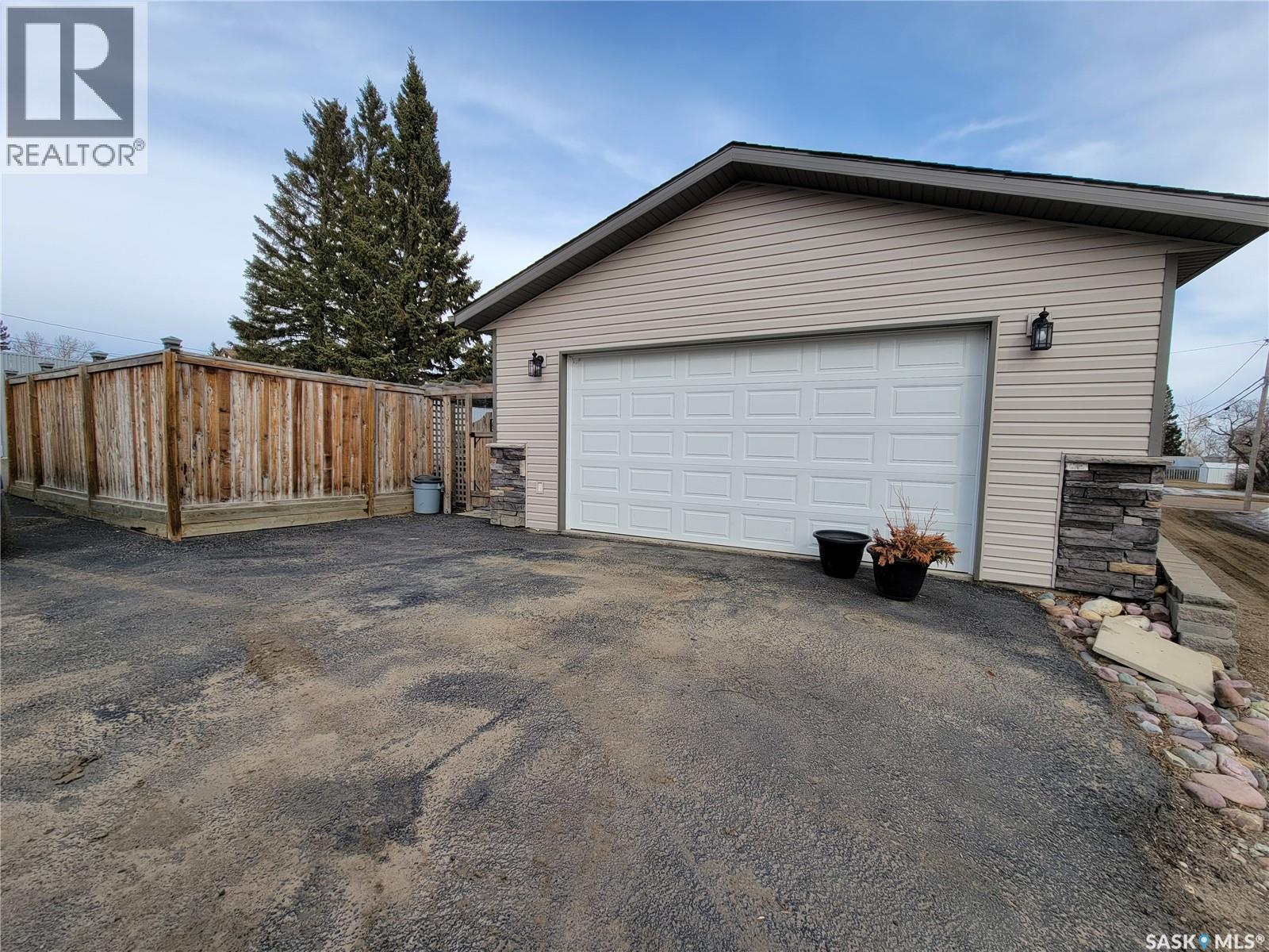 4702 Leader Street, Macklin, Saskatchewan  S0L 2C0 - Photo 42 - SK030799