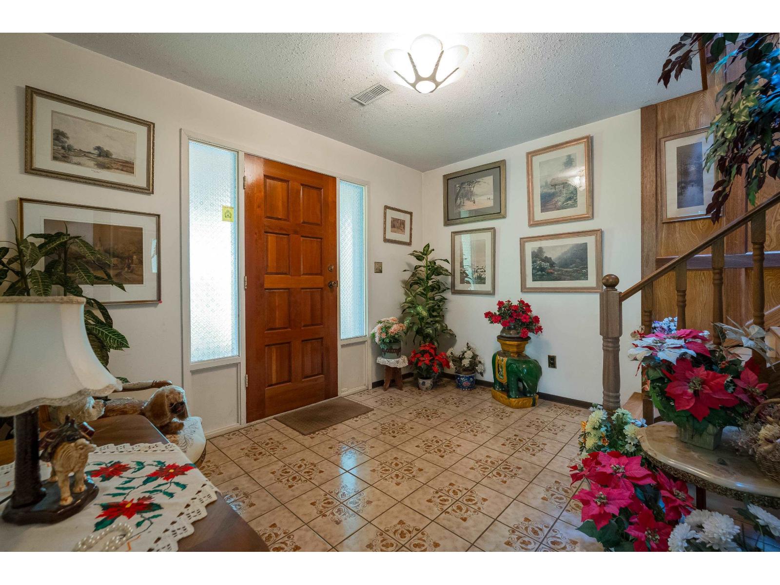 10544 Suncrest Drive, Delta, British Columbia  V4C 2N5 - Photo 3 - R3114081