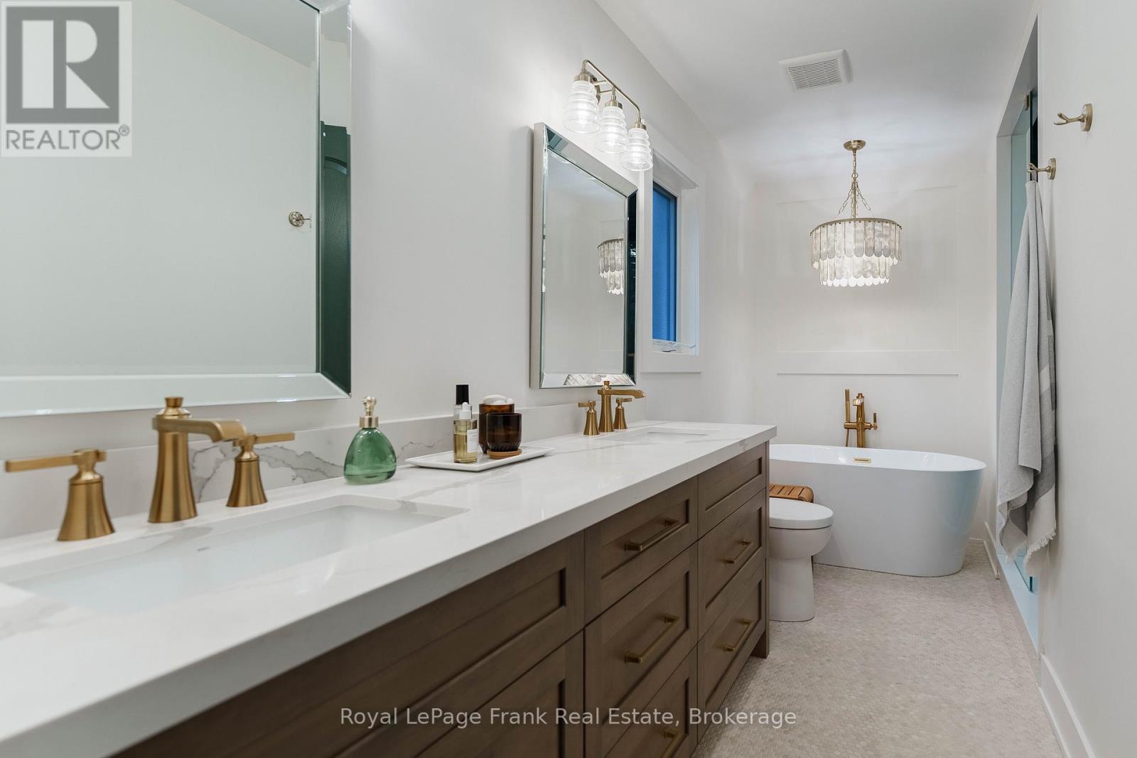 9 Michael Cummings Court, Uxbridge, Ontario  L9P 0E6 - Photo 11 - N12890578