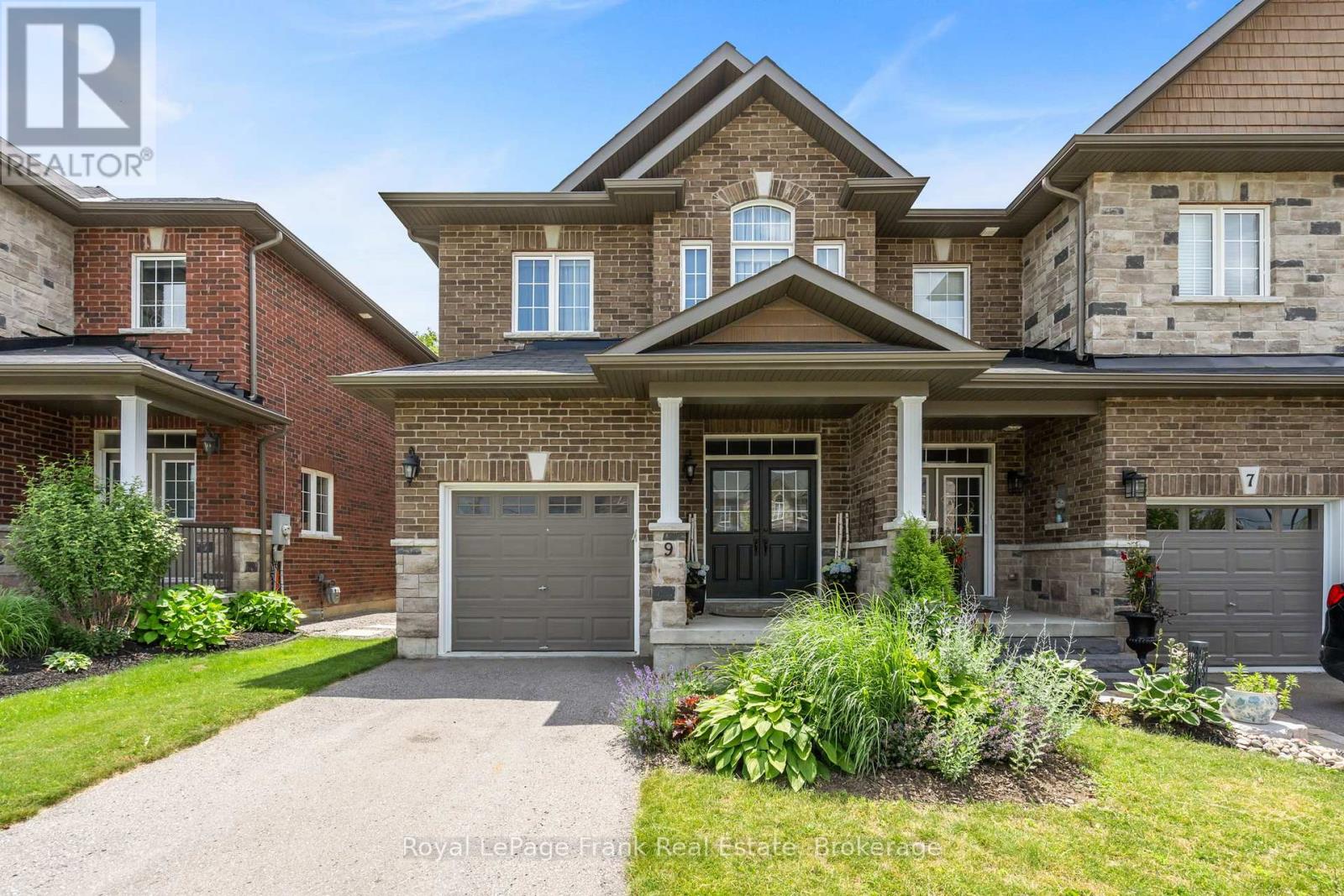 9 MICHAEL CUMMINGS COURT, Uxbridge, Ontario