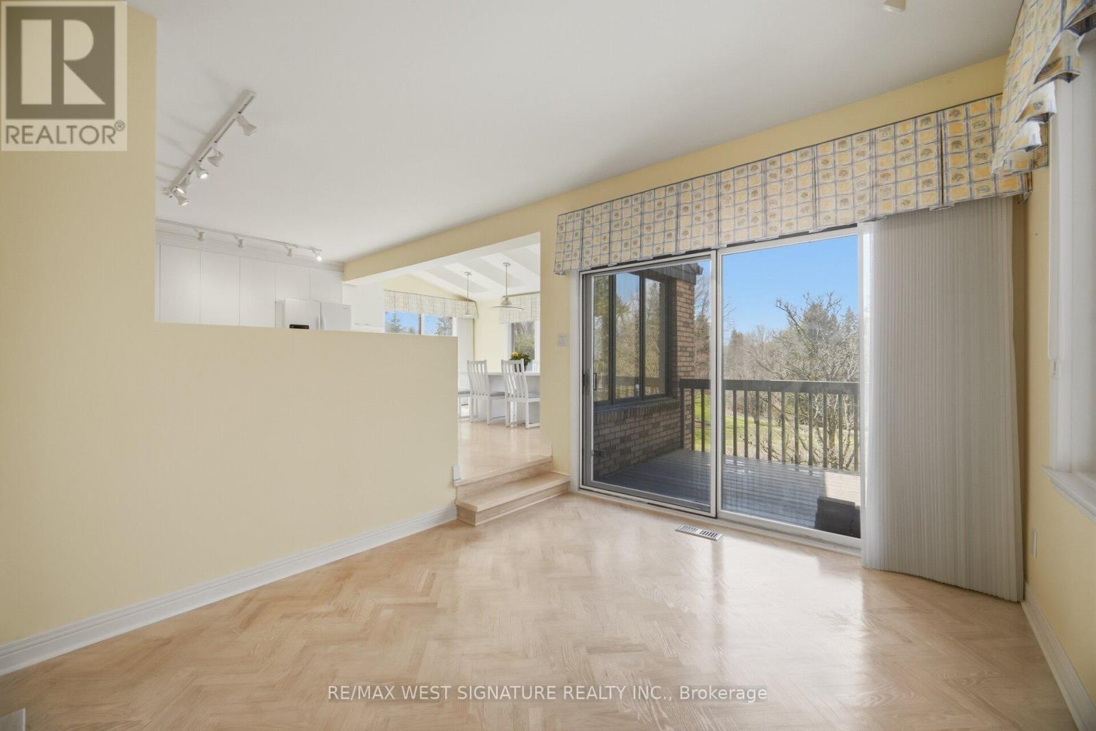 126 Curtis Crescent, King, Ontario  L7B 1C2 - Photo 9 - N13031986