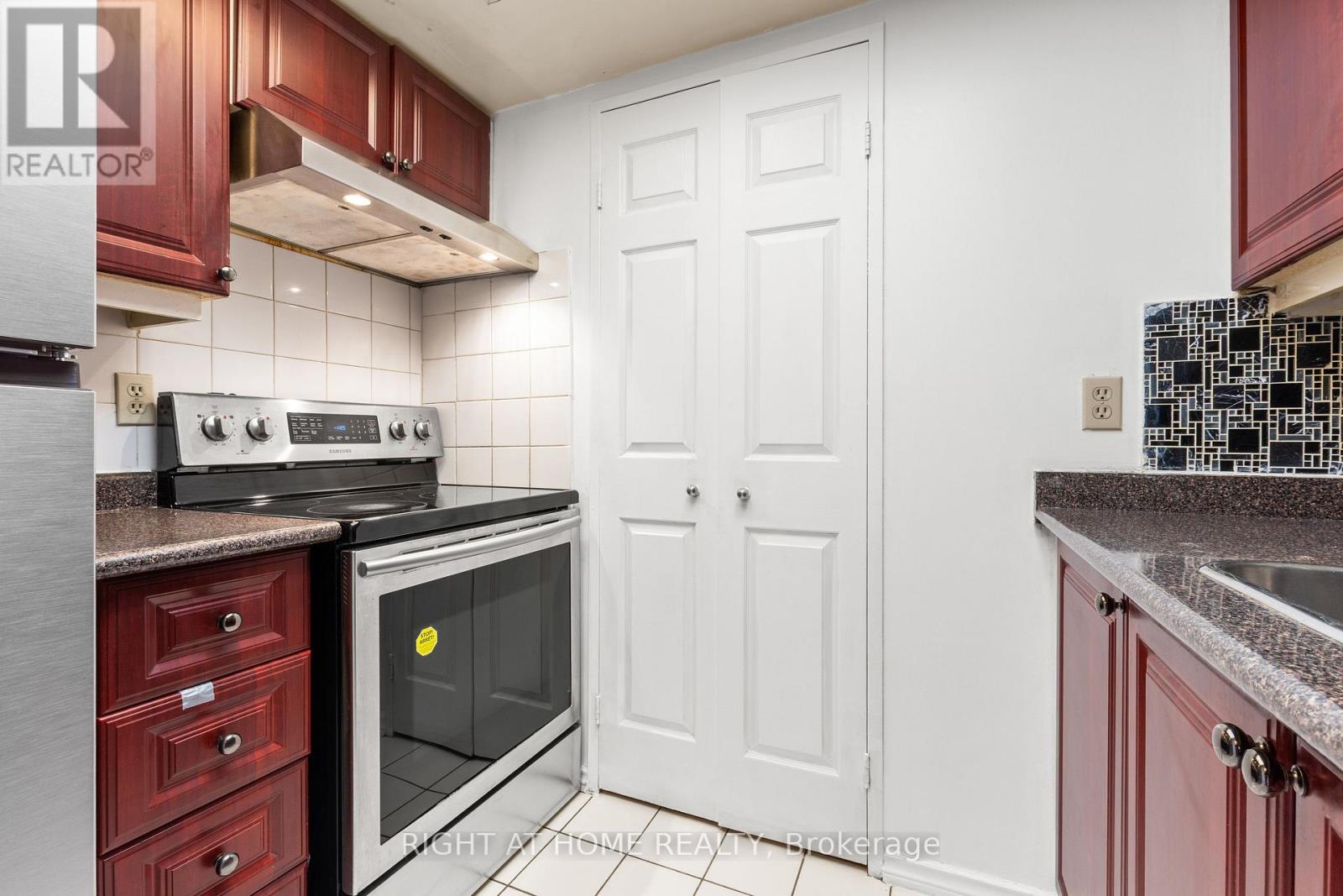 508 - 265 Enfield Place, Mississauga, Ontario  L5B 3Y7 - Photo 10 - W12983436