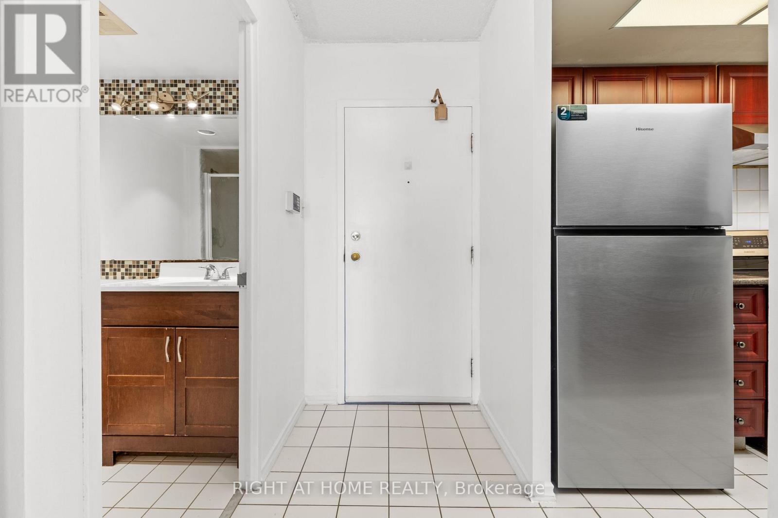 508 - 265 Enfield Place, Mississauga, Ontario  L5B 3Y7 - Photo 8 - W12983436