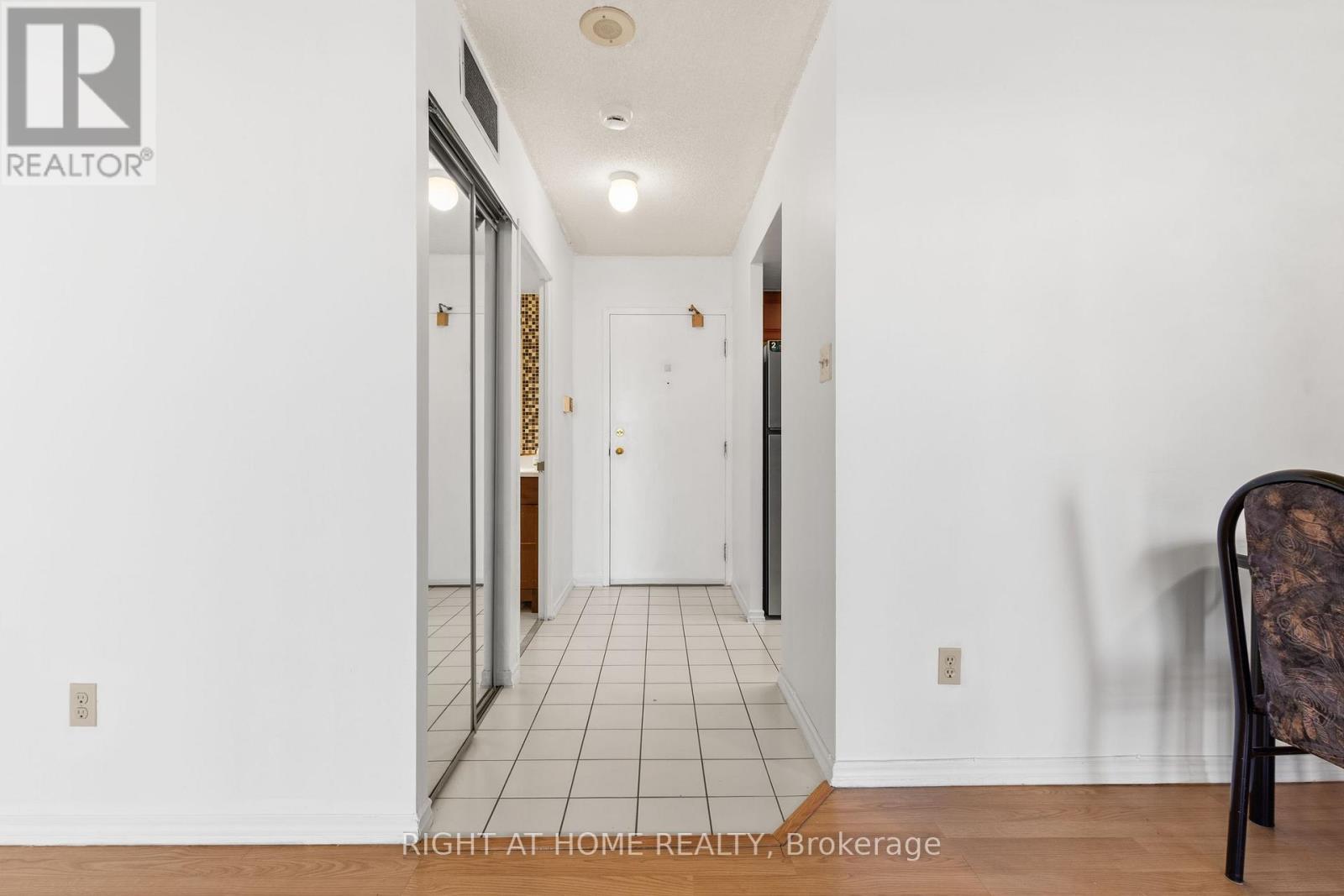 508 - 265 Enfield Place, Mississauga, Ontario  L5B 3Y7 - Photo 9 - W12983436