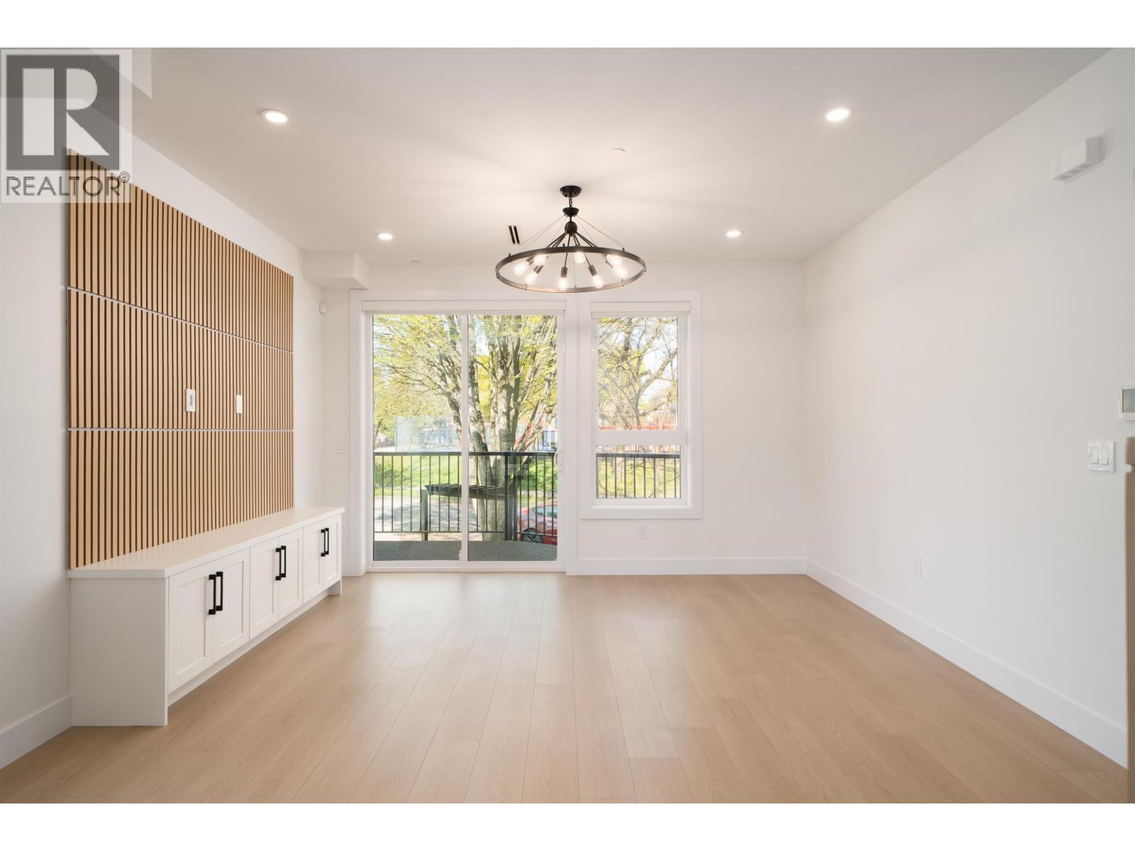 4830 Duchess Street, Vancouver, British Columbia  V5R 3L6 - Photo 3 - R3115059