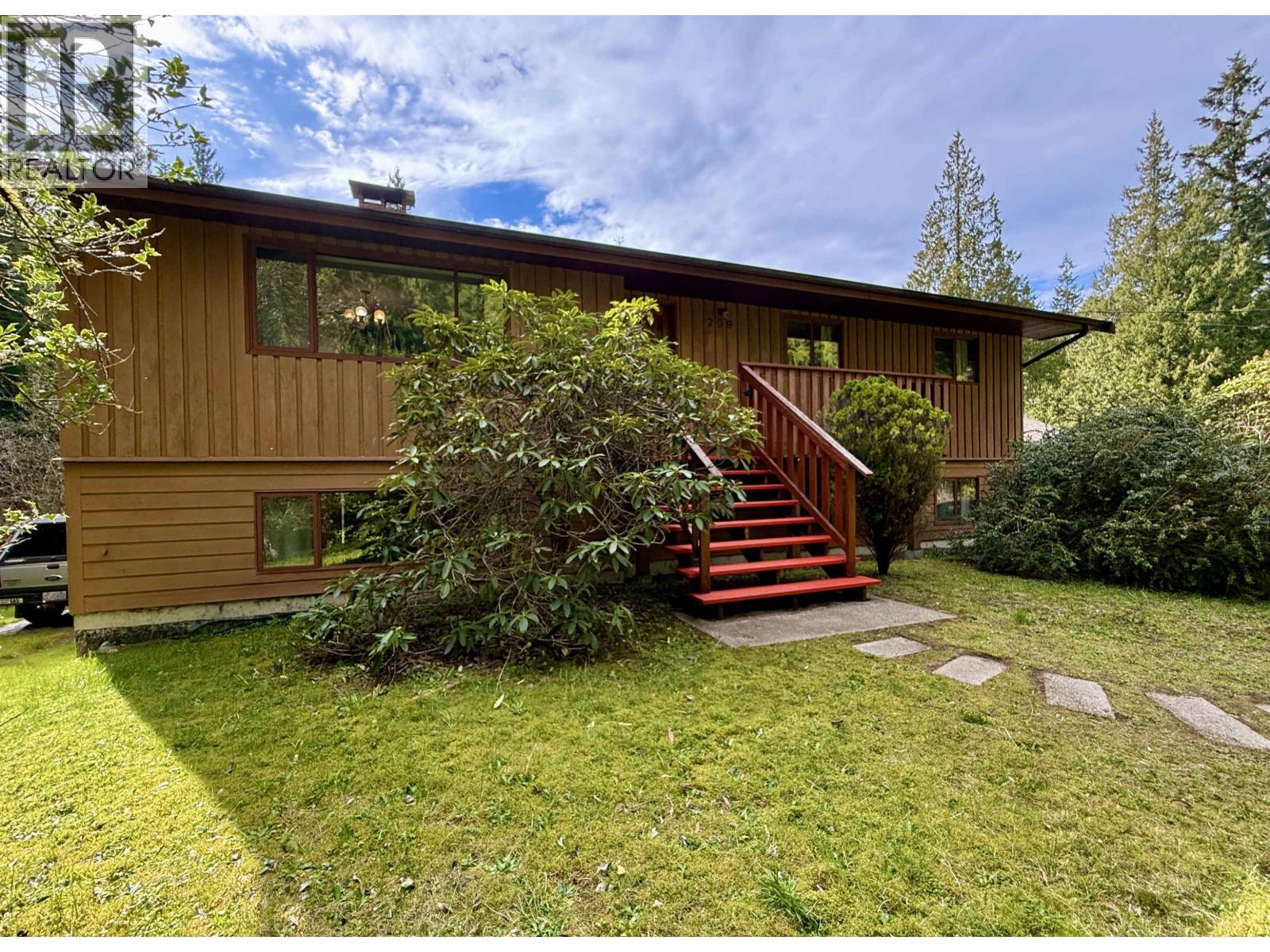 299 King Road, Gibsons, British Columbia  V0N 1V5 - Photo 2 - R3115068