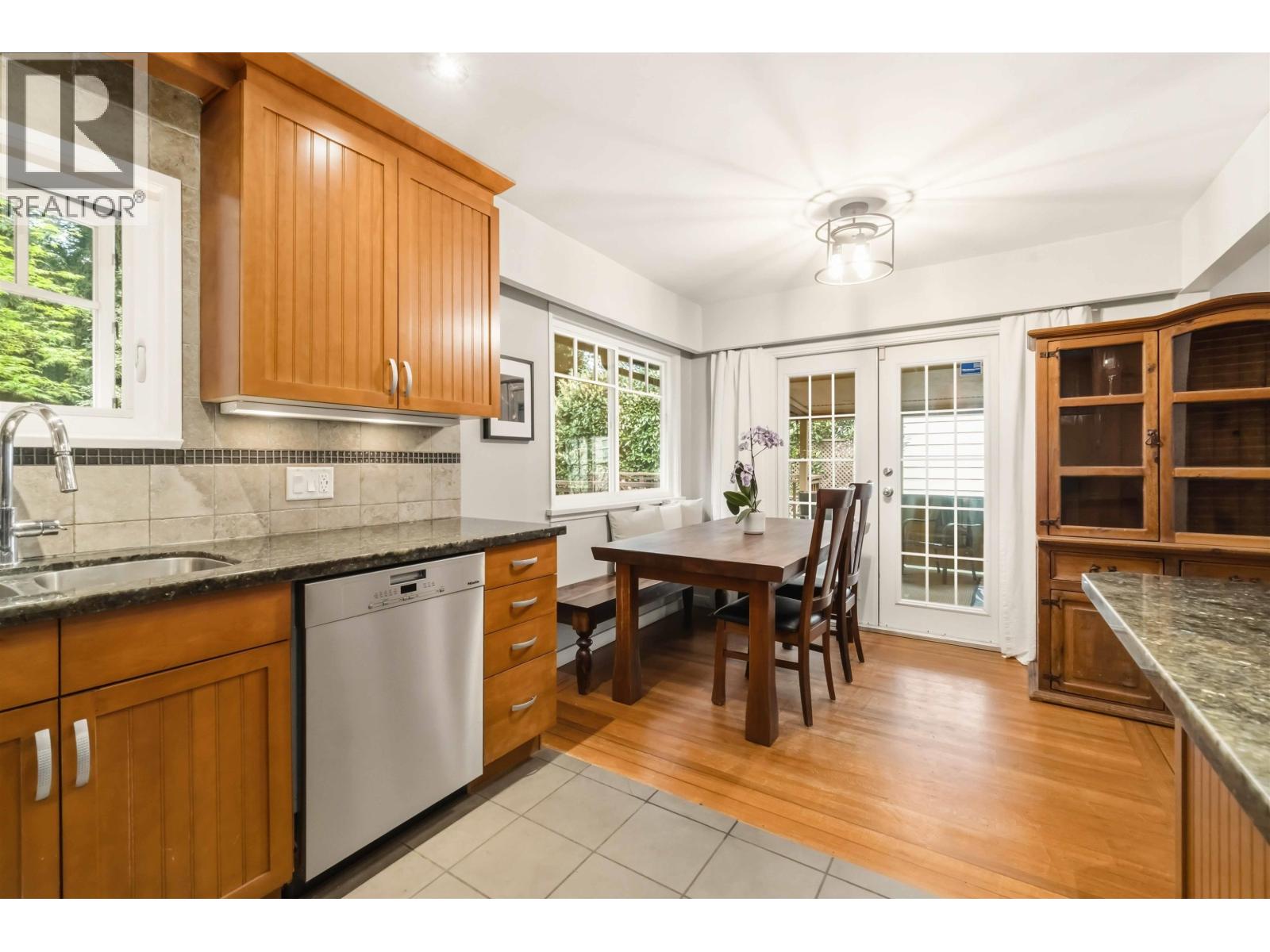 209 Clearview Drive, Port Moody, British Columbia  V3H 2S7 - Photo 10 - R3115074