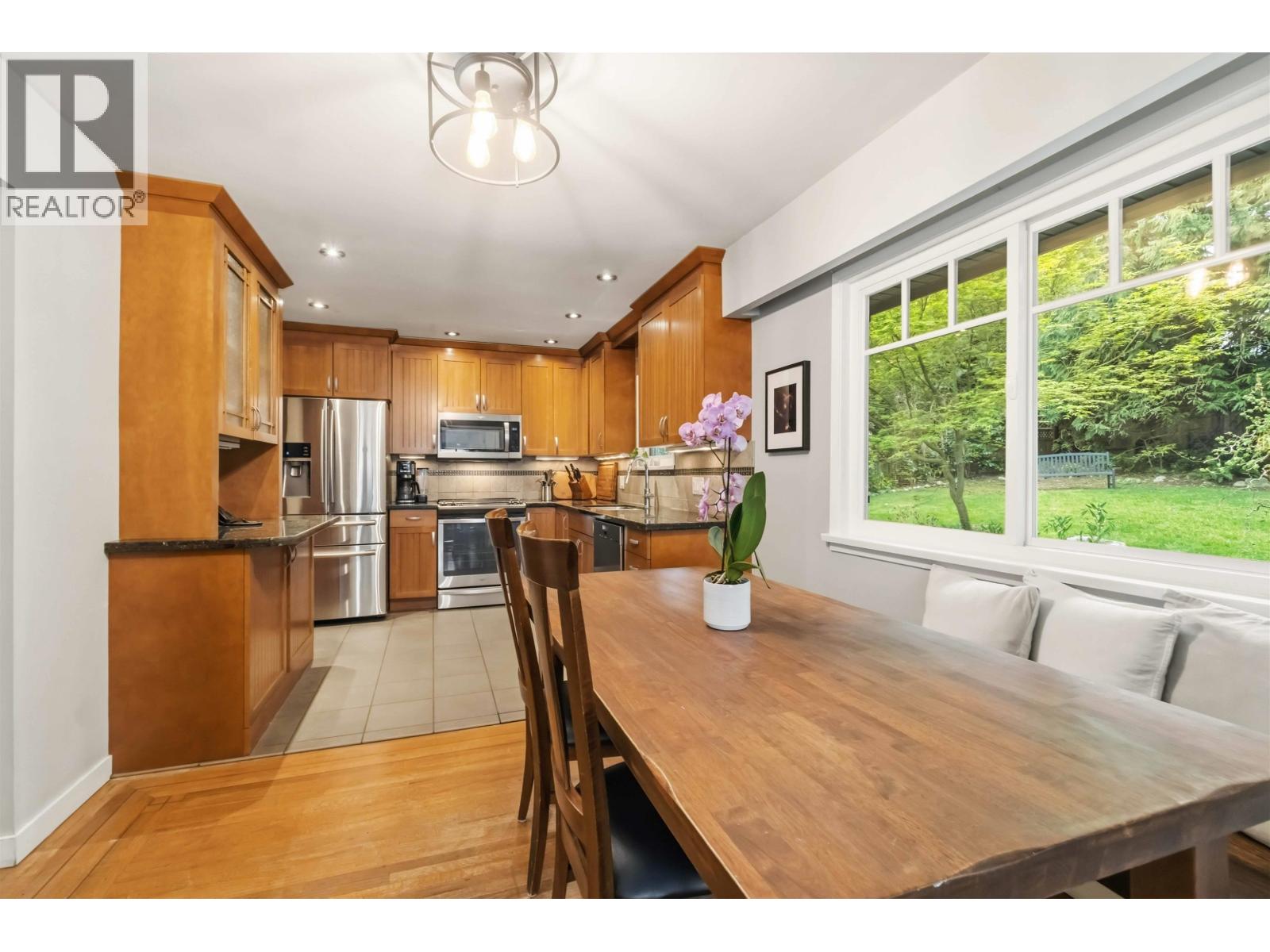 209 Clearview Drive, Port Moody, British Columbia  V3H 2S7 - Photo 11 - R3115074