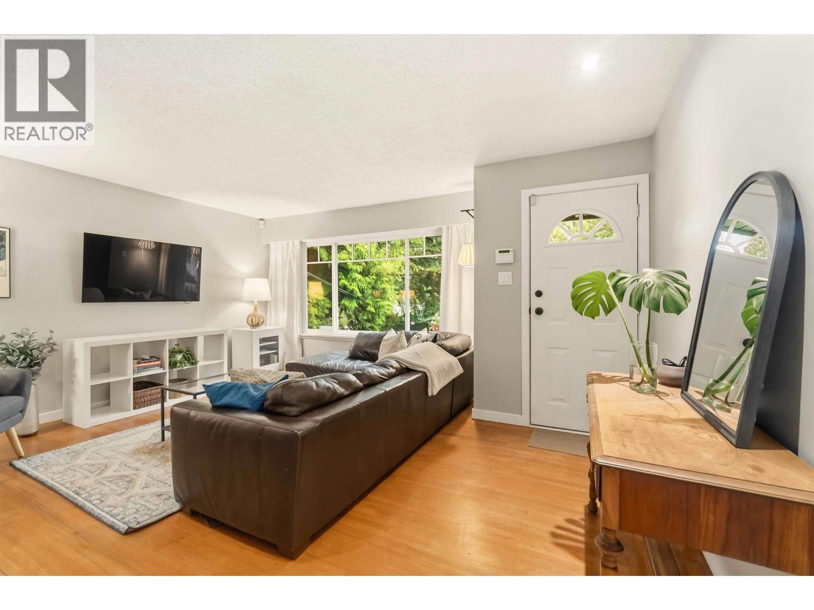 209 Clearview Drive, Port Moody, British Columbia  V3H 2S7 - Photo 4 - R3115074