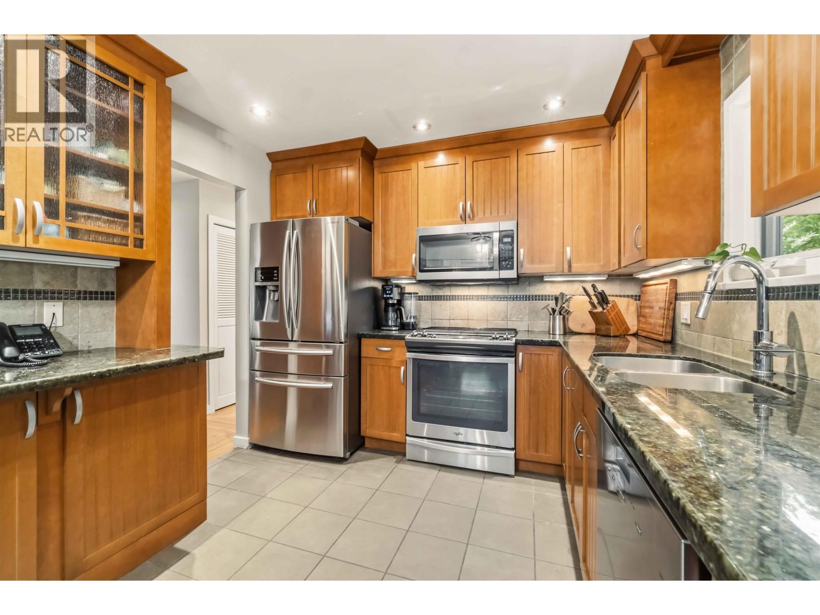 209 Clearview Drive, Port Moody, British Columbia  V3H 2S7 - Photo 9 - R3115074