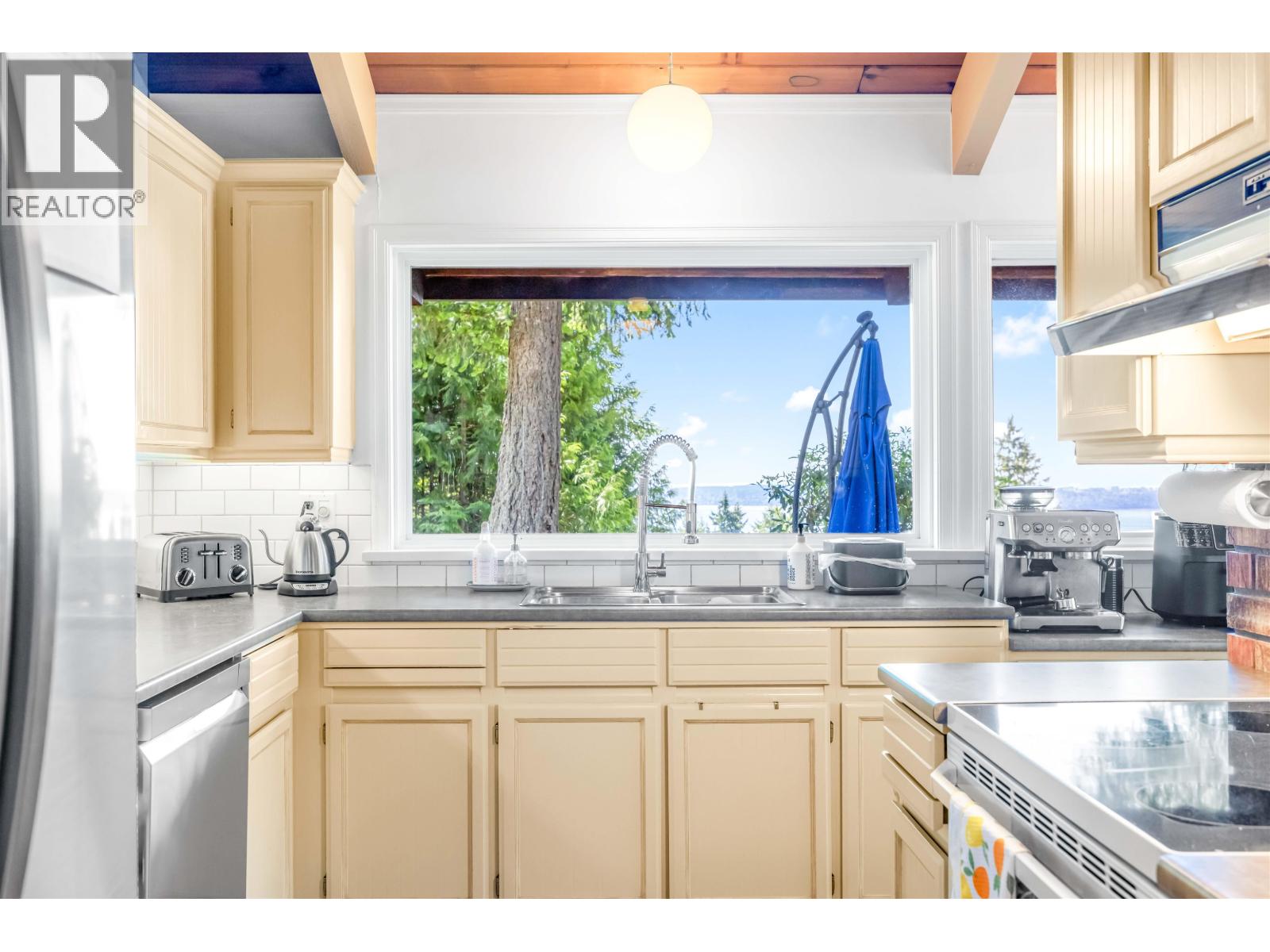 4663 Woodridge Place, West Vancouver, British Columbia  V7S 2X1 - Photo 9 - R3115084