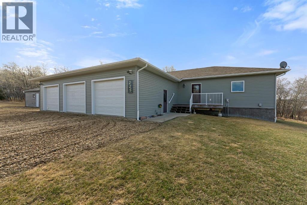 225 Lindgren Street, Ferintosh, Alberta  T0B 1M0 - Photo 6 - A2303552