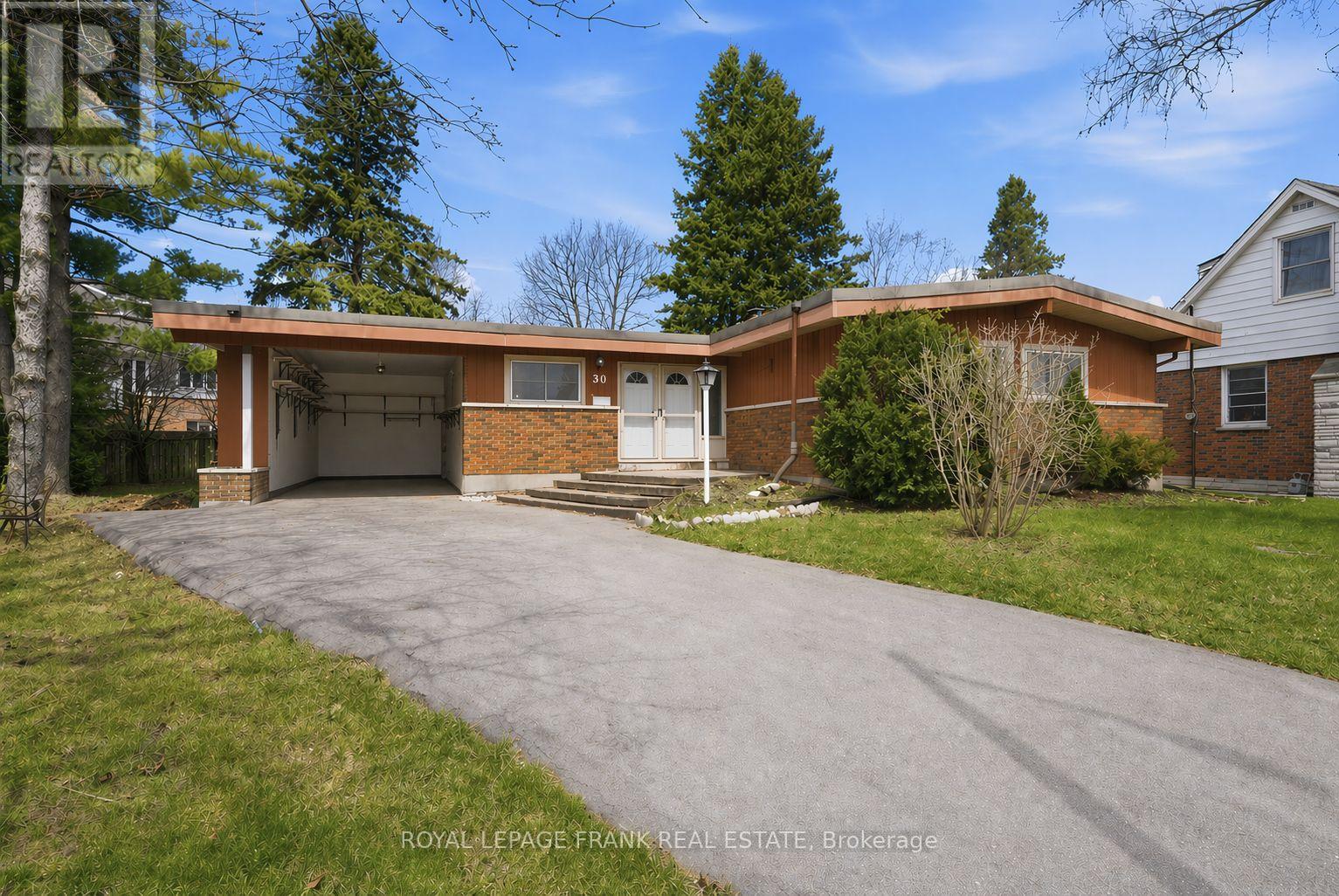 30 Maple Crescent, Kawartha Lakes (Lindsay), Ontario  K9V 2R7 - Photo 2 - X13036480