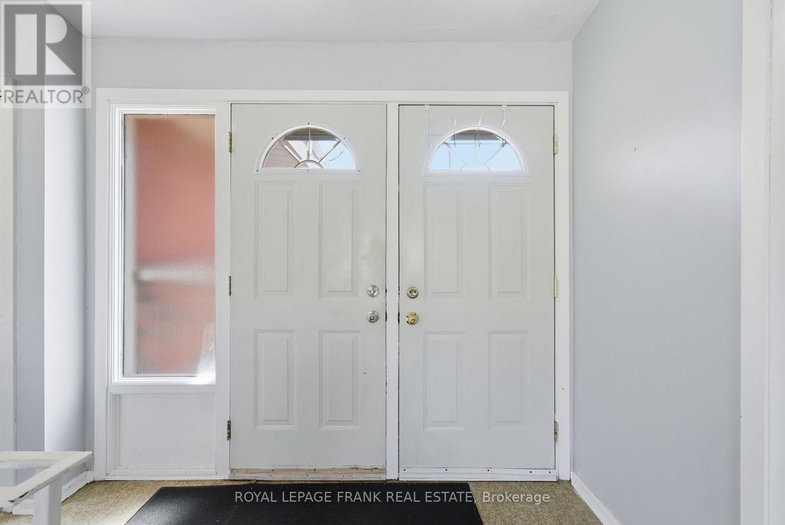 30 Maple Crescent, Kawartha Lakes (Lindsay), Ontario  K9V 2R7 - Photo 5 - X13036480