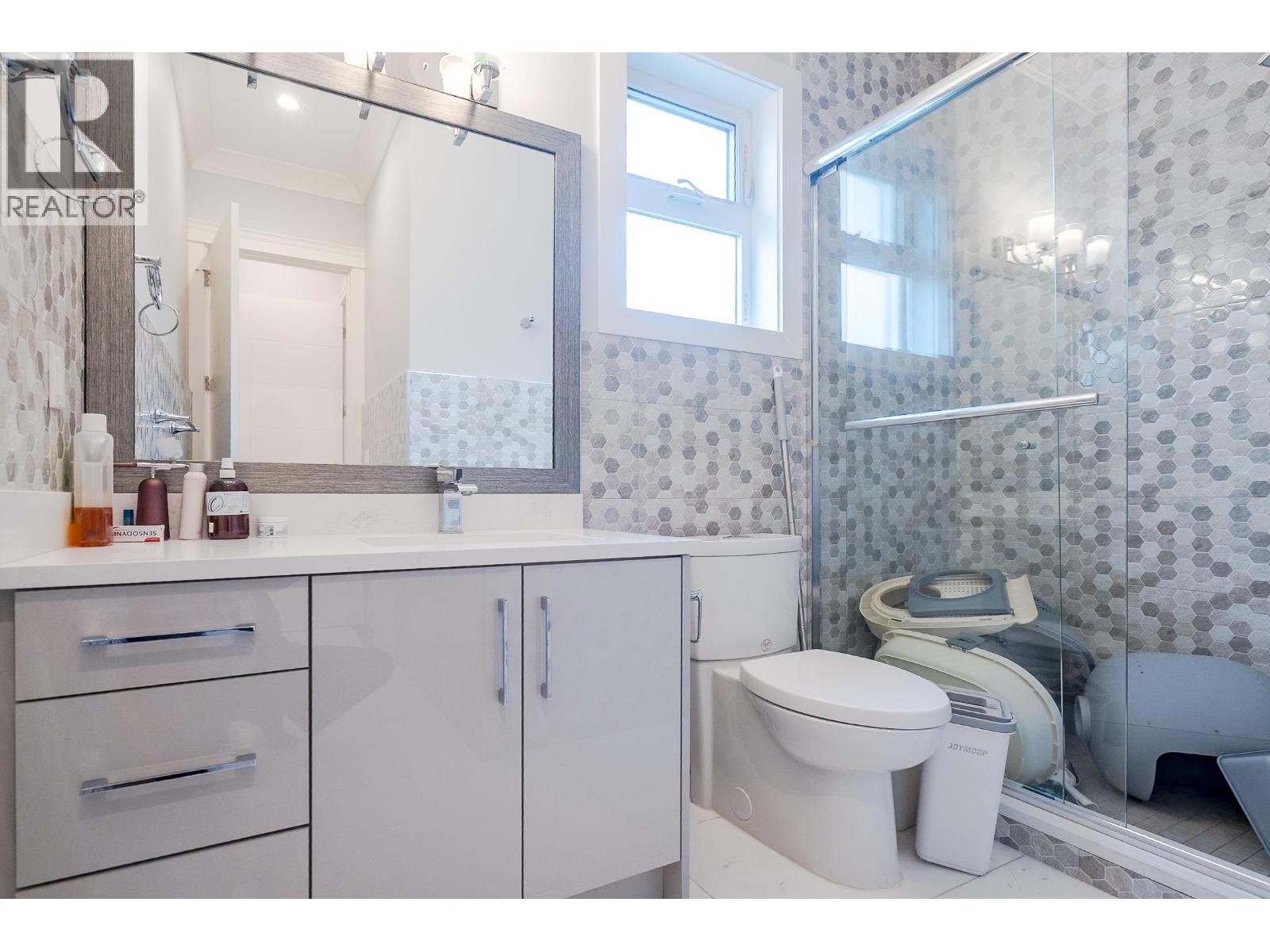 6011 Takla Place, Richmond, British Columbia  V7C 4A1 - Photo 16 - R3113019