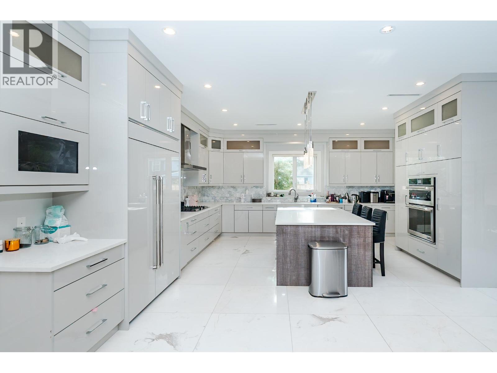 6011 Takla Place, Richmond, British Columbia  V7C 4A1 - Photo 10 - R3113019